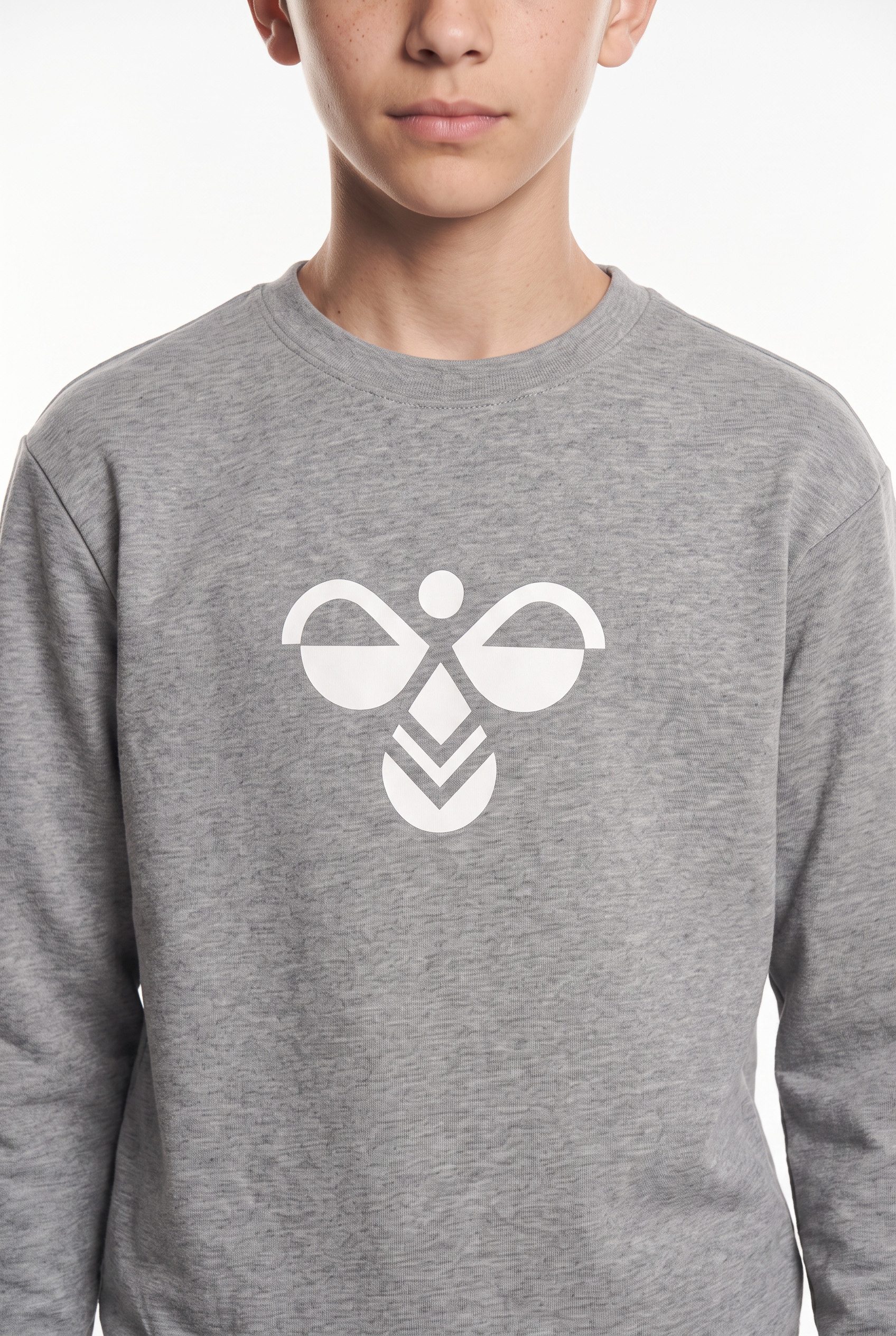 hummel Sweatshirt HMLJR REG TUKAS SWEATSHIRT sportlicher Stil, mit Logo-Druck und seitlichen Winkeln – Bild 3 von 5