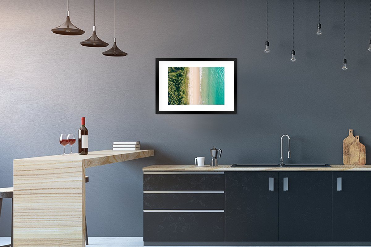 (1 mit Wasser, Kunstdruck, Bilderrahmen Rahmen, Poster Gerahmtes - St), Strand Schwarzem - Bäume Poster, MuchoWow