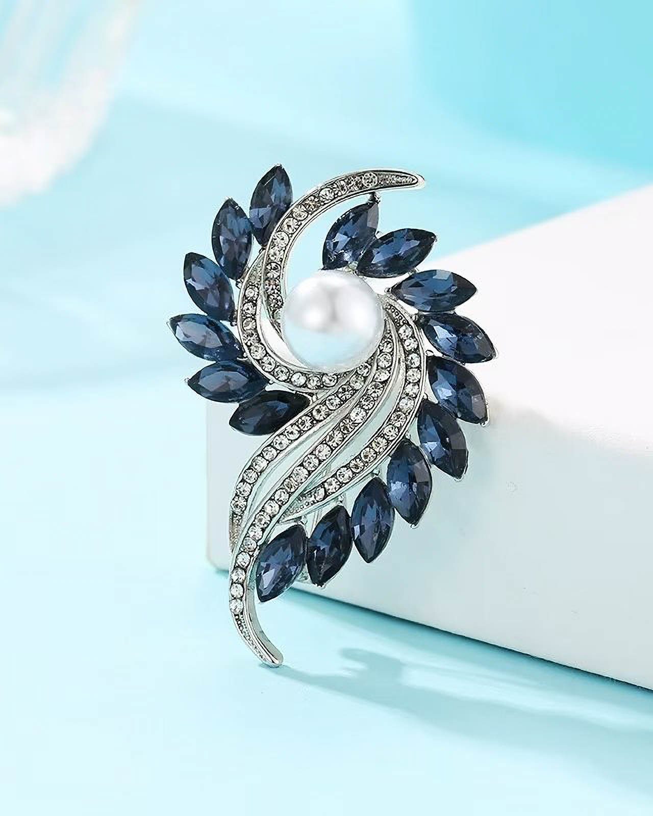 MayTree Brosche "Wirbelwind", blau mit einer Zierperle (Stück, 1-tlg), Meta günstig online kaufen