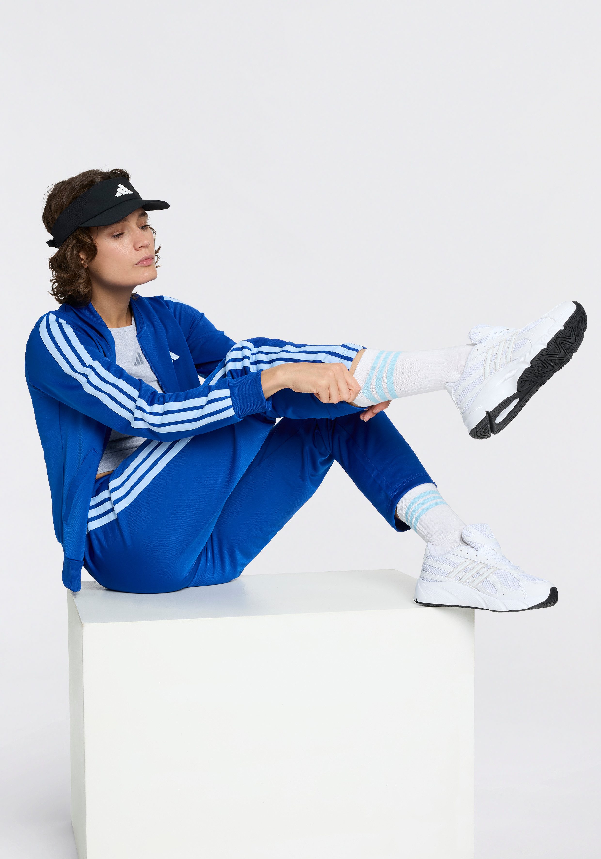 Zum Outfit 8