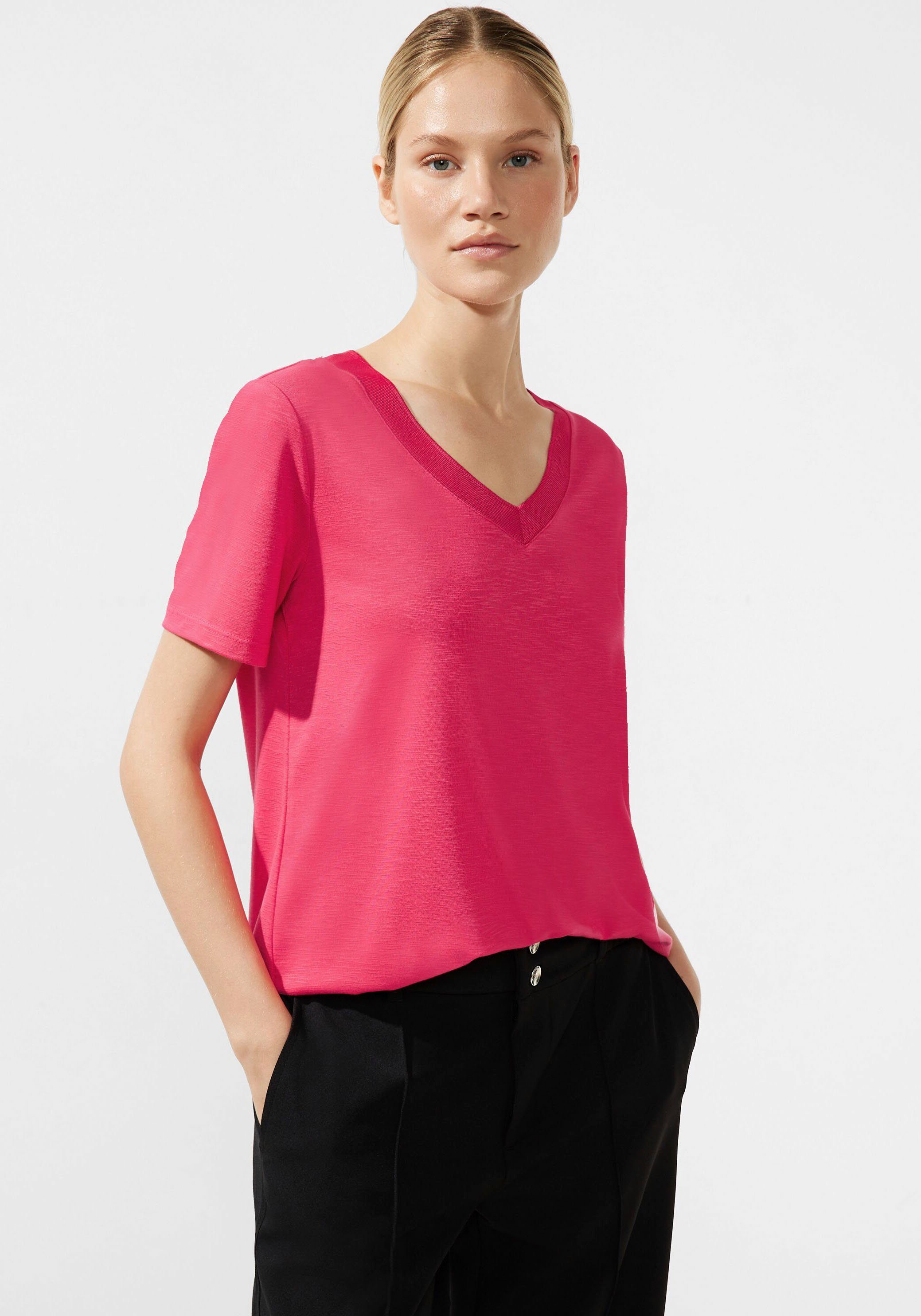 ONE wichtiges, ein Basismodell gut ist T-Shirt Schnitt, kombinierbares Das der Garderobe hüftlangen Element STREET im