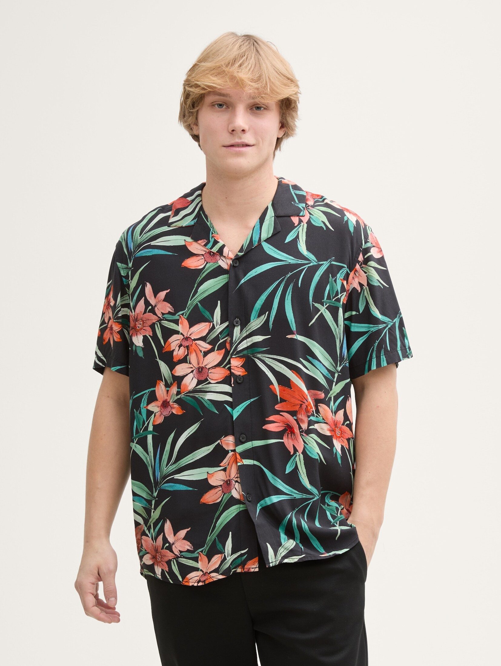 TOM TAILOR Denim Kurzarmhemd Блузки & Футболки Relaxed Fit Kurzarmhemd mit Blumen-Muster