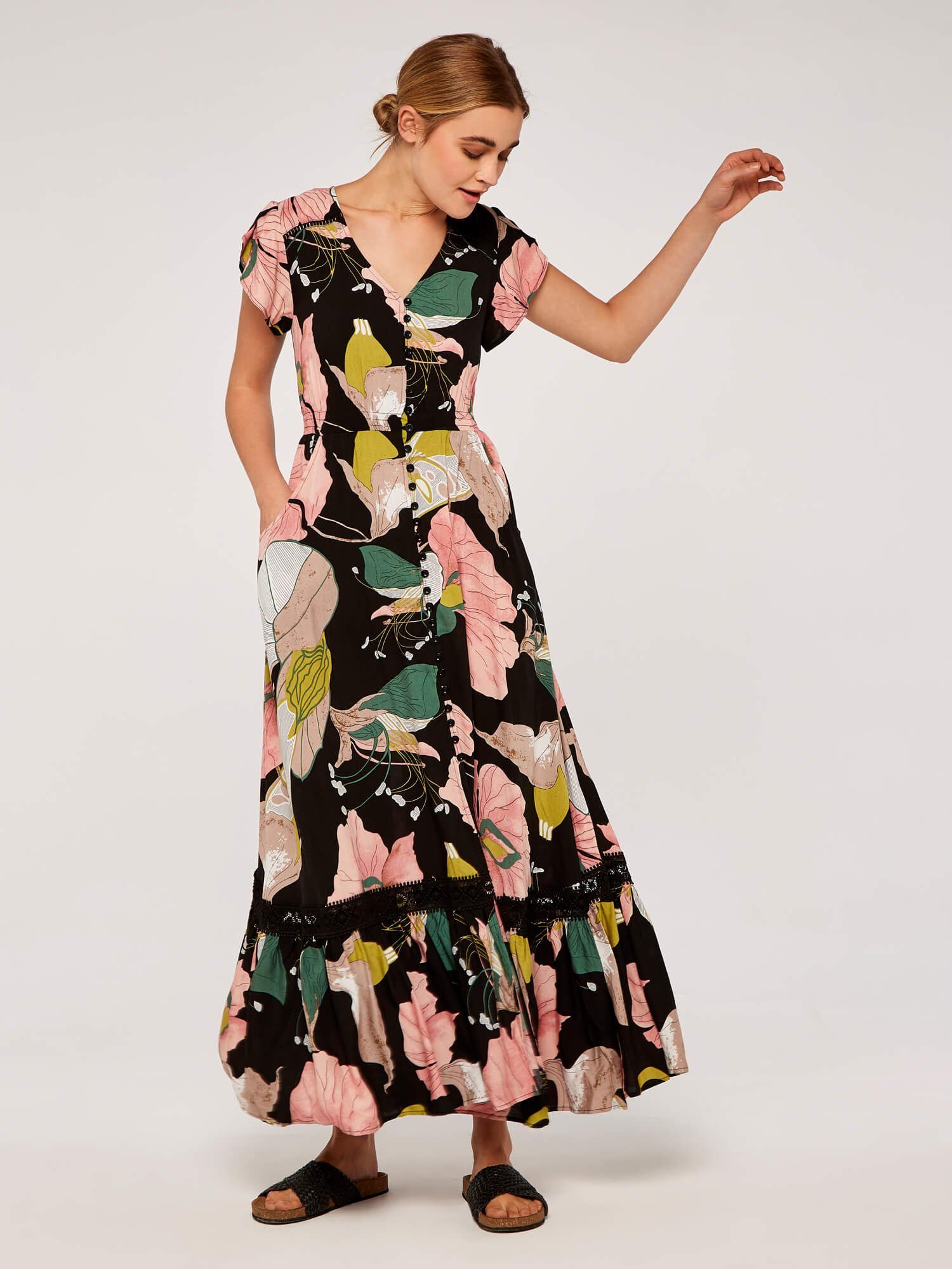 Apricot Maxikleid sommerliches Maxikleid mit bestickter Bordüre und Blumenm günstig online kaufen