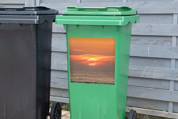 MuchoWow Wandsticker Sonnenuntergang auf dem Meer (1 St), Mülleimer-aufkleber, Mülltonne, Sticker, Container, Abfalbehälter