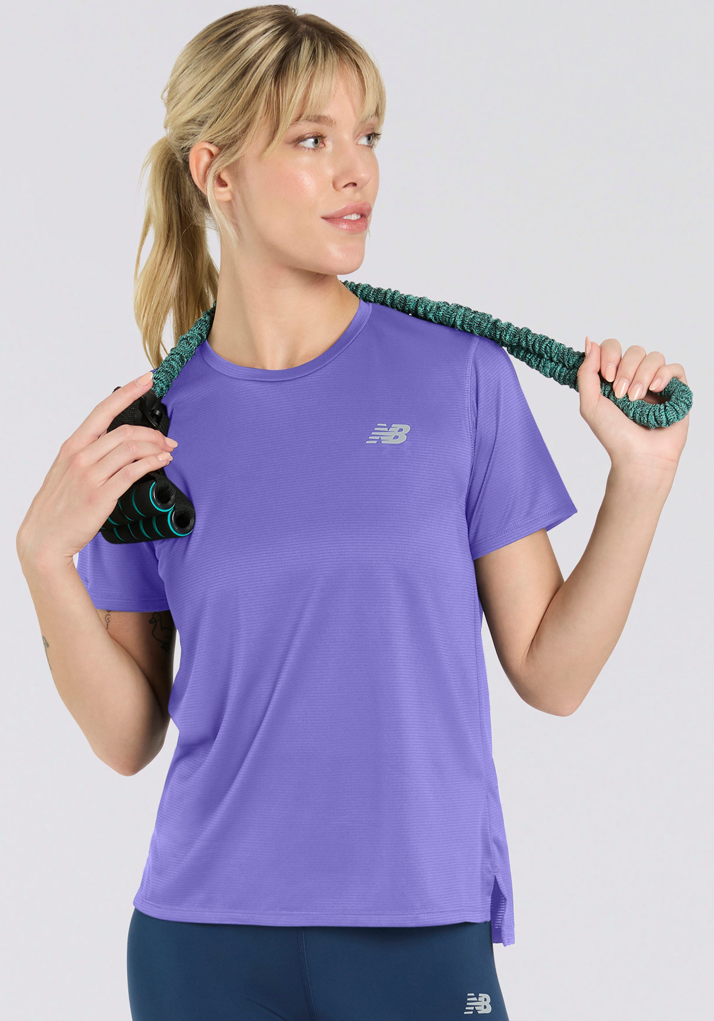 New Balance Laufshirt SPORT ESSENTIAL T-SHIRT Regular Fit Passform, Kurzarm, mit seitlichen Schlitzen. Reduzierter Preis € 28,99. Unverbindliche Preisempfehlung € 35,00