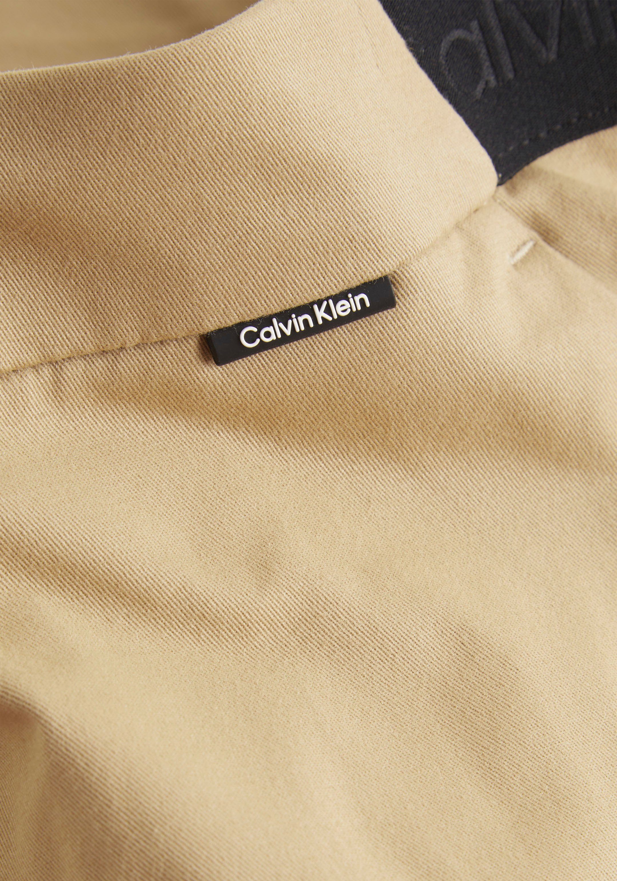 Travertine CK-Schriftzügen mit auf Calvin Stoffhose Hosenbund dem Klein