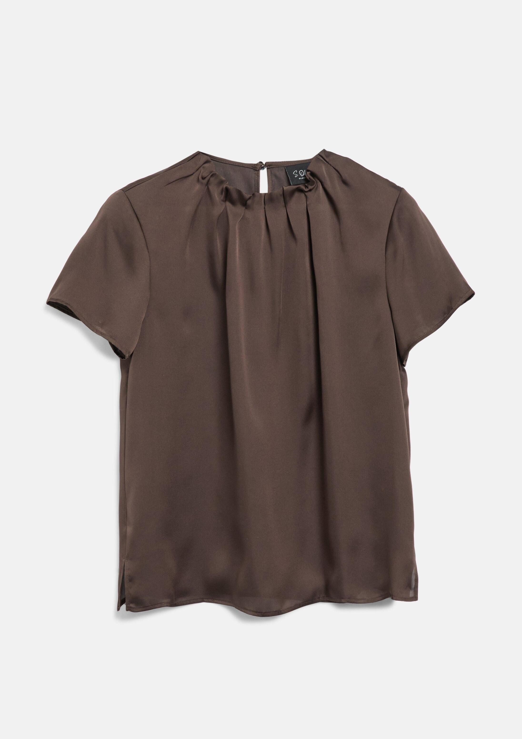 s.Oliver Kurzarmbluse Bluse Satinierte Bluse mit Falten-Detail und Knopfverschluss
