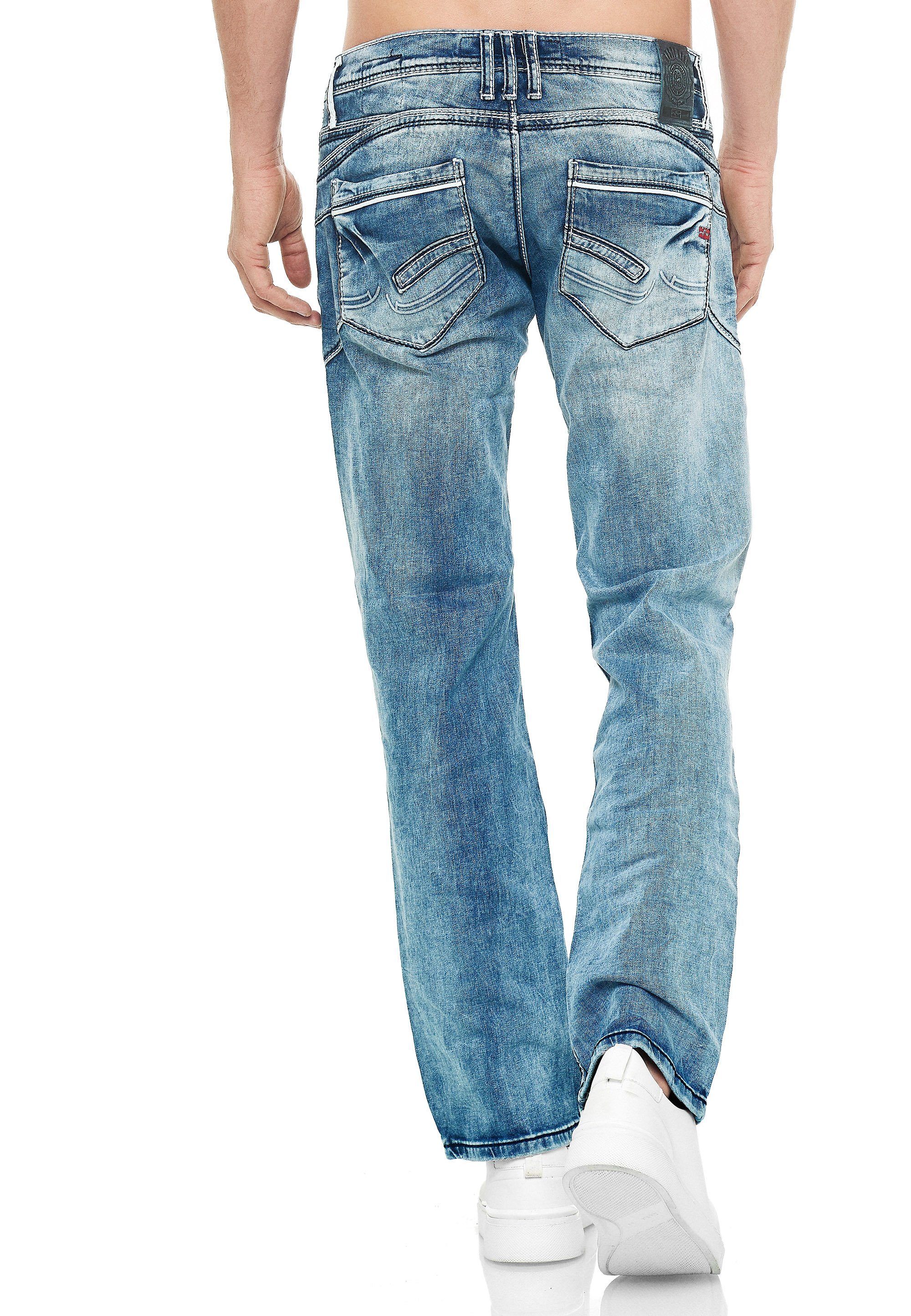 Bequeme Waschung cooler Jeans mit Rusty Neal