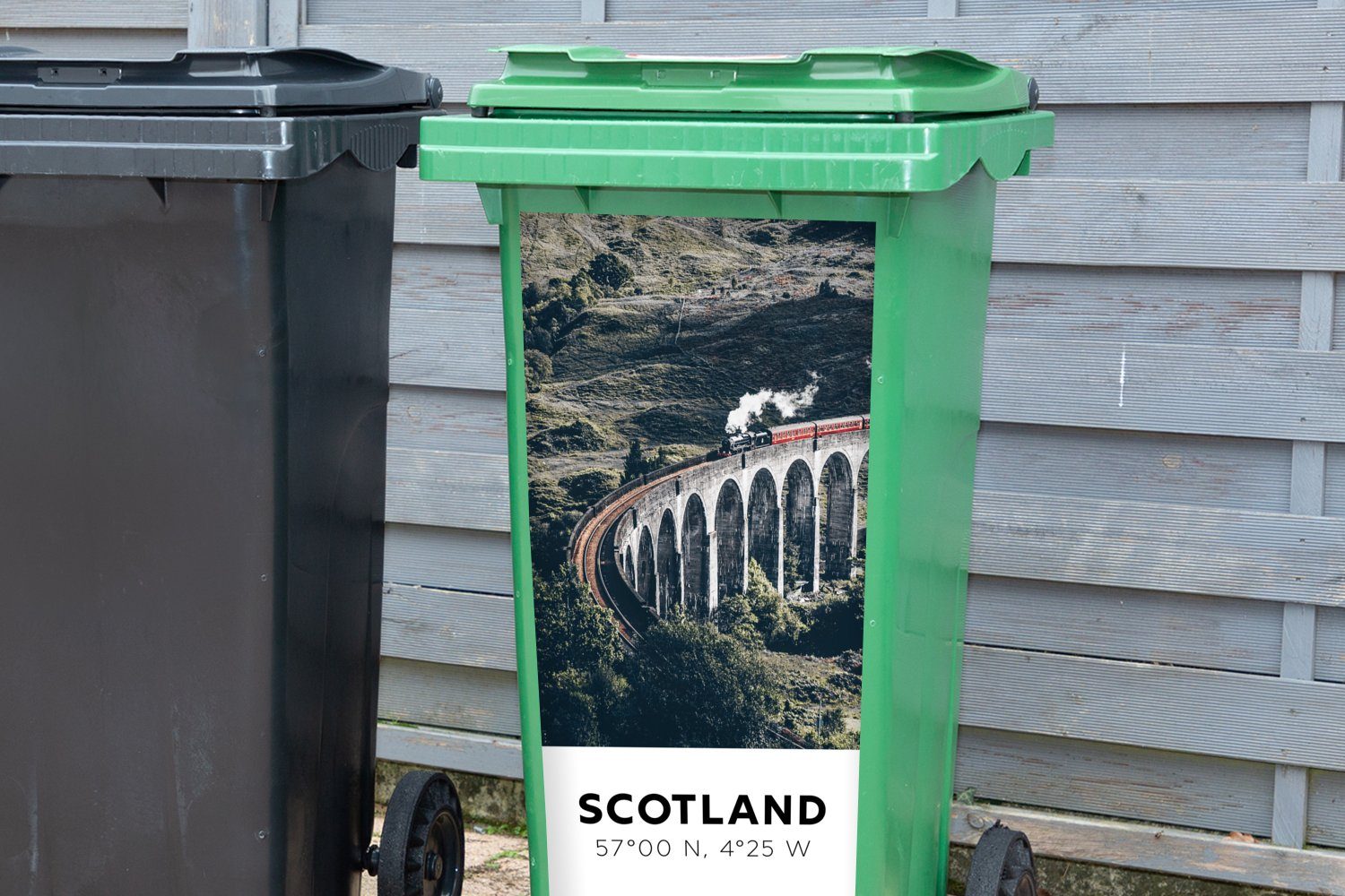 MuchoWow Wandsticker Zug - Sticker, Abfalbehälter - Mülltonne, St), Eisenbahn Mülleimer-aufkleber, Schottland Sommer Container, - (1