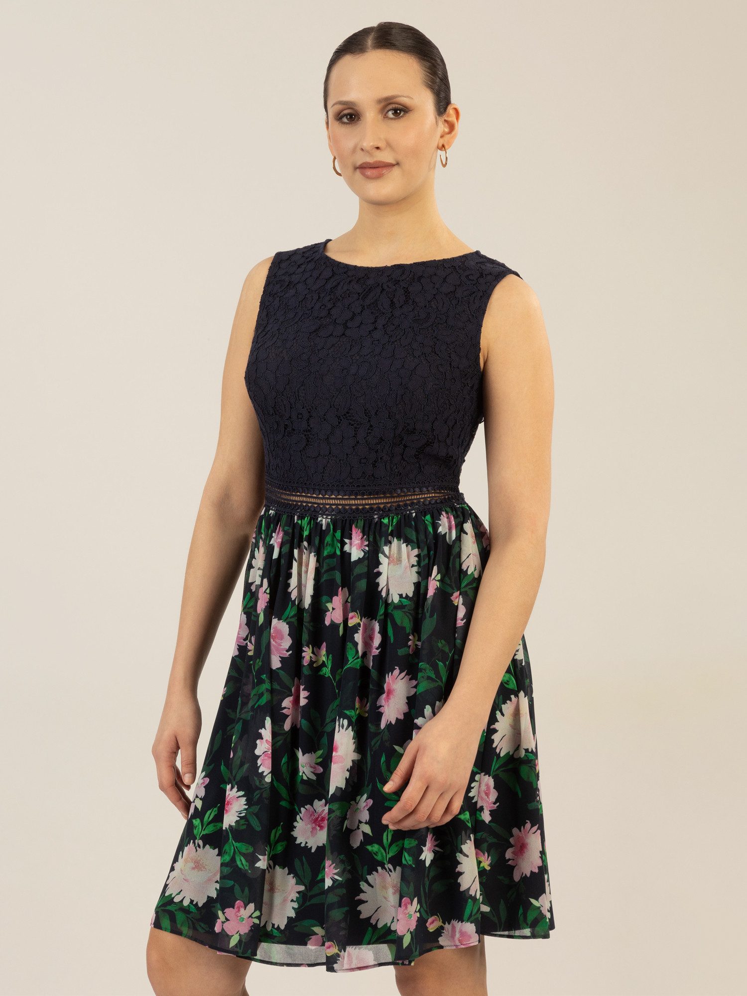 Apart Cocktailkleid im Materialmix aus Spitze günstig online kaufen