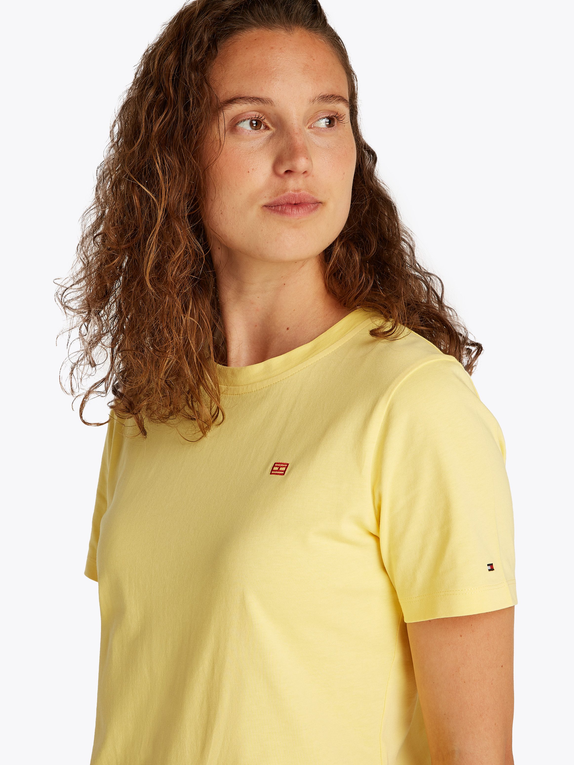Tommy Hilfiger T-Shirt REG CONTRAST FLAG SS TEE mit Logostickerei günstig online kaufen