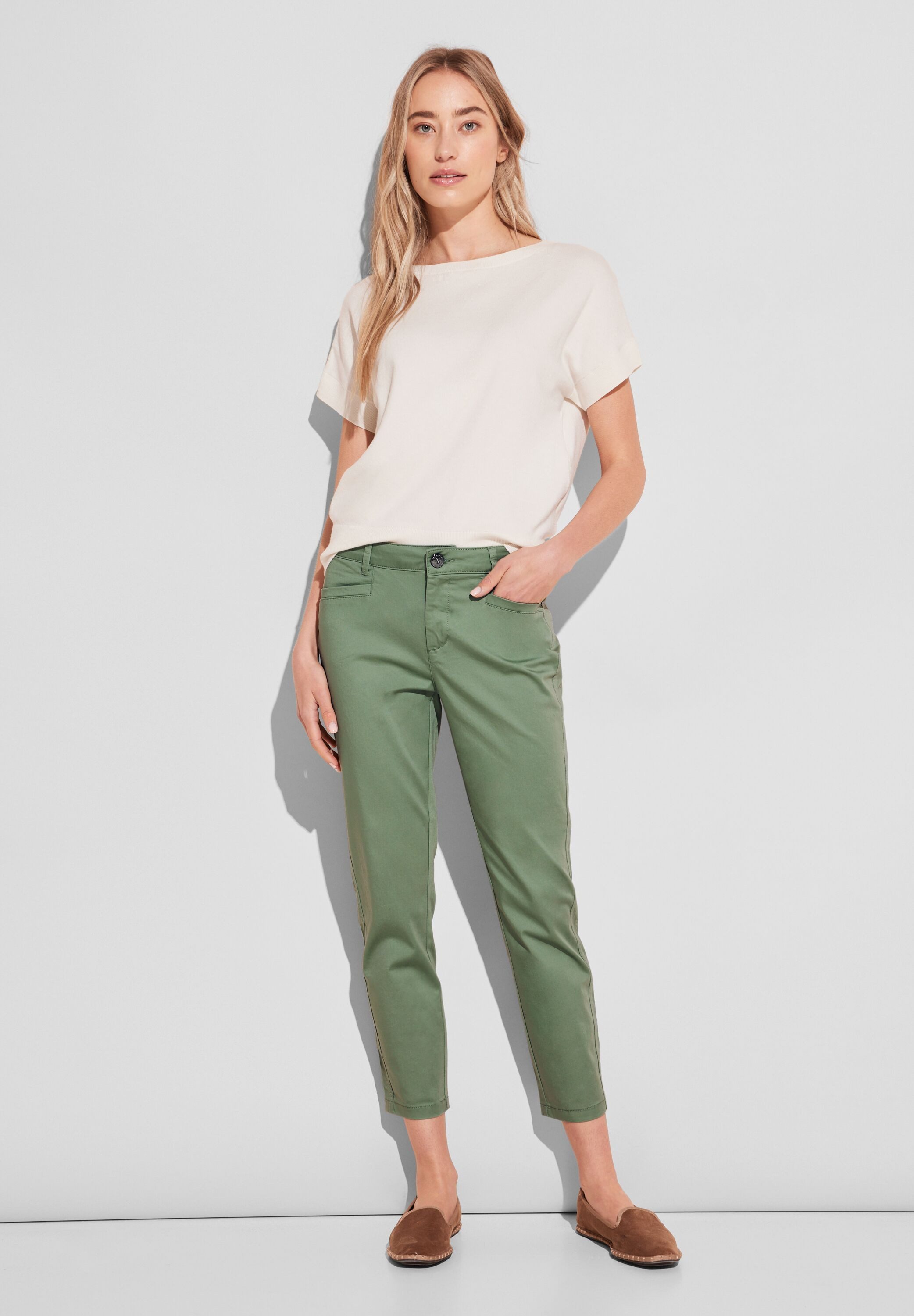 STREET ONE Chinohose in Satin-Optik