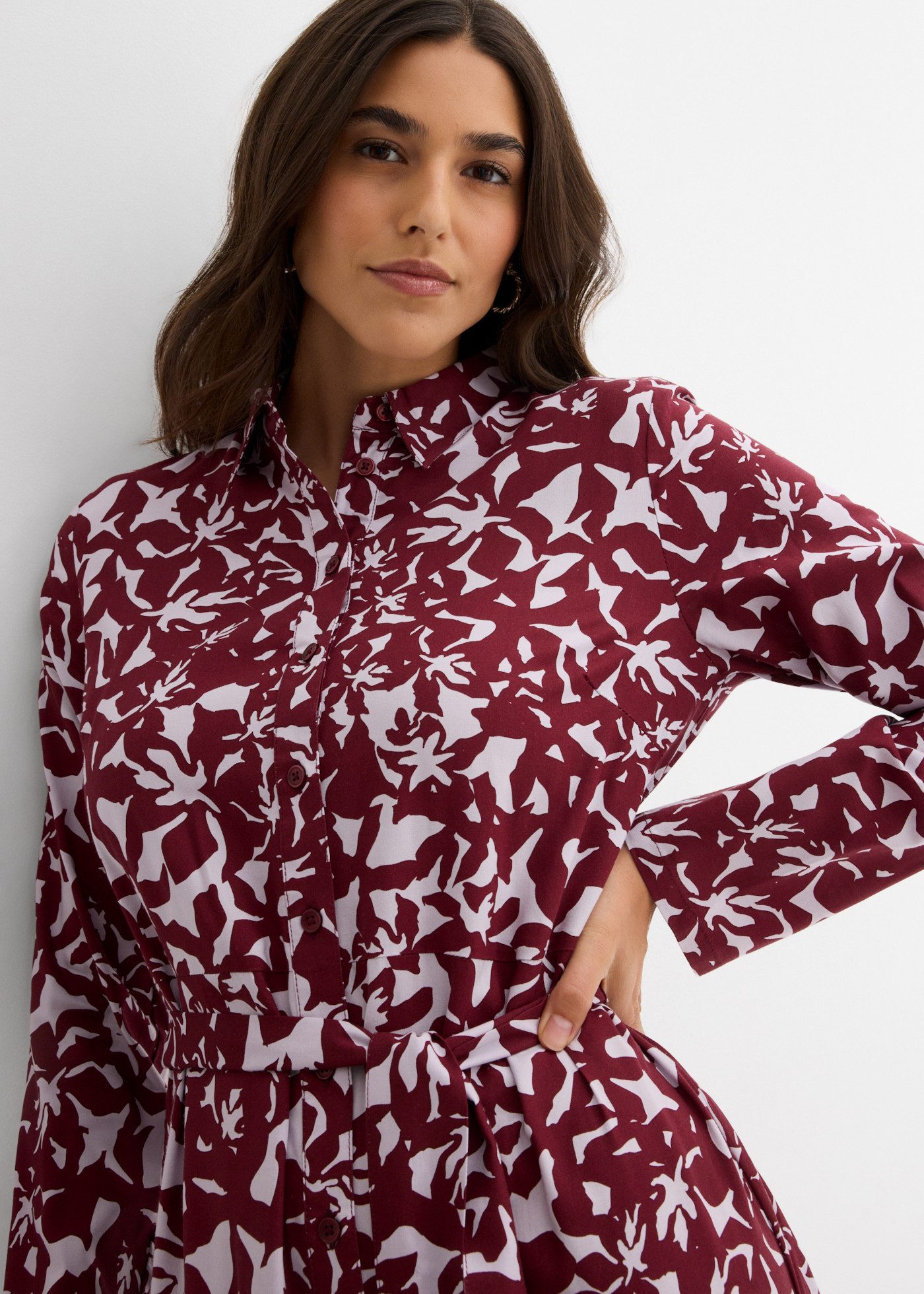 bonprix Hemdblusenkleid mit Hemdblusenkragen, aus Viskose, taillierte Passform, im Casual-Stil – Bild 2 von 5