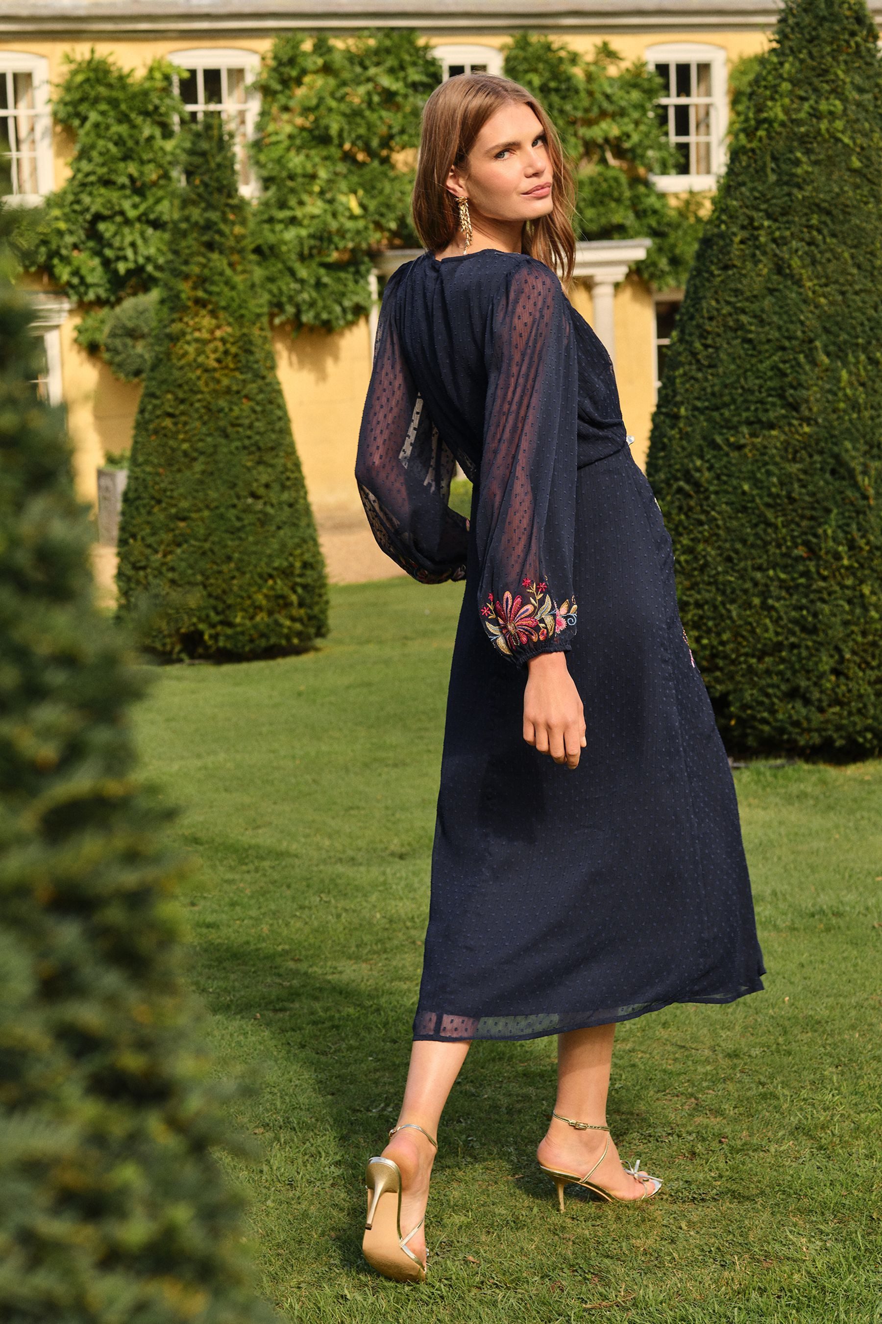 Love & Roses Midikleid Love & Roses Midikleid mit Stickerei, Kurzgröße (1-t günstig online kaufen