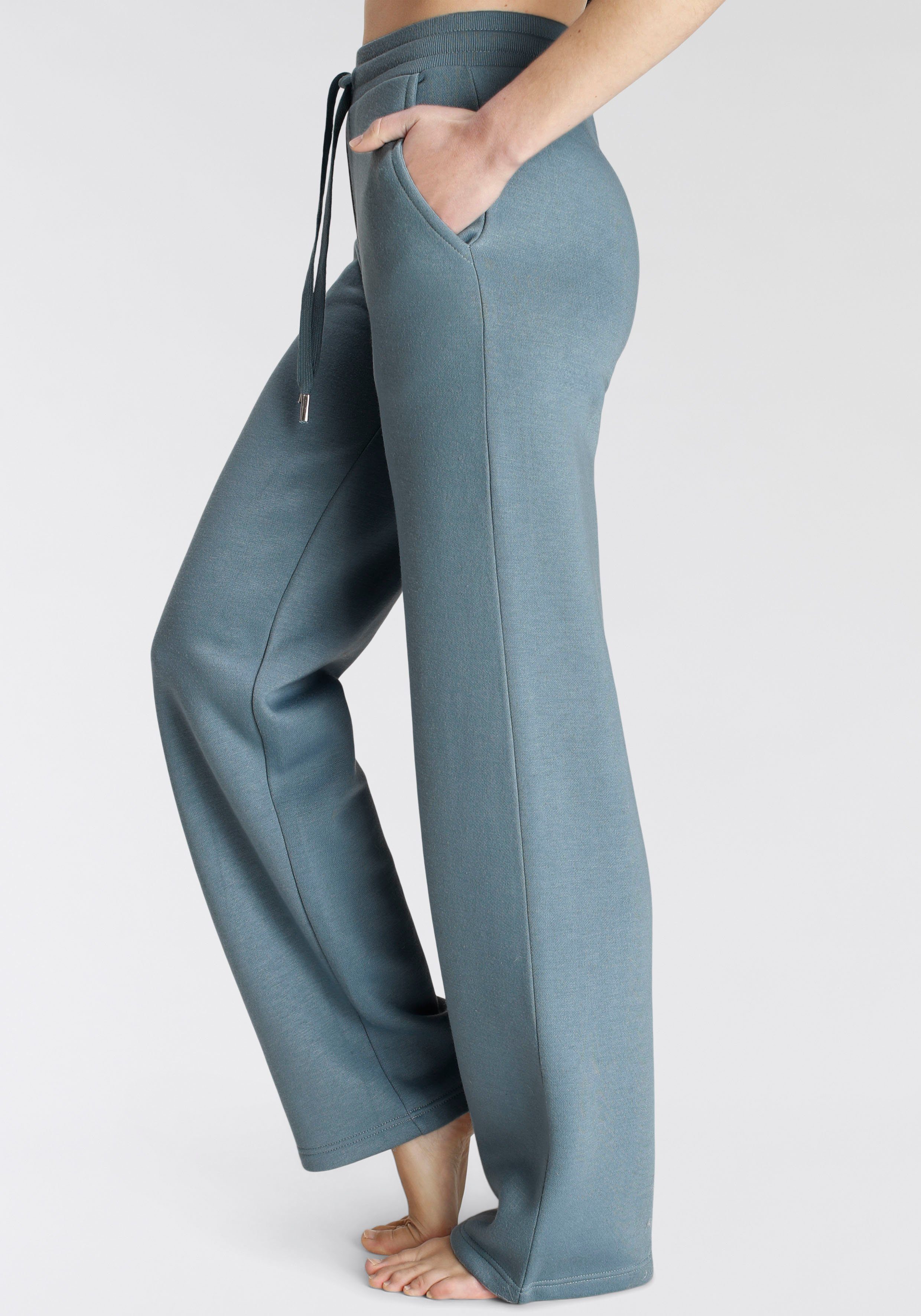 Relaxhose blau weitem Sweatqualität aus Vivance -Loungehose und Bein mit ultraweicher