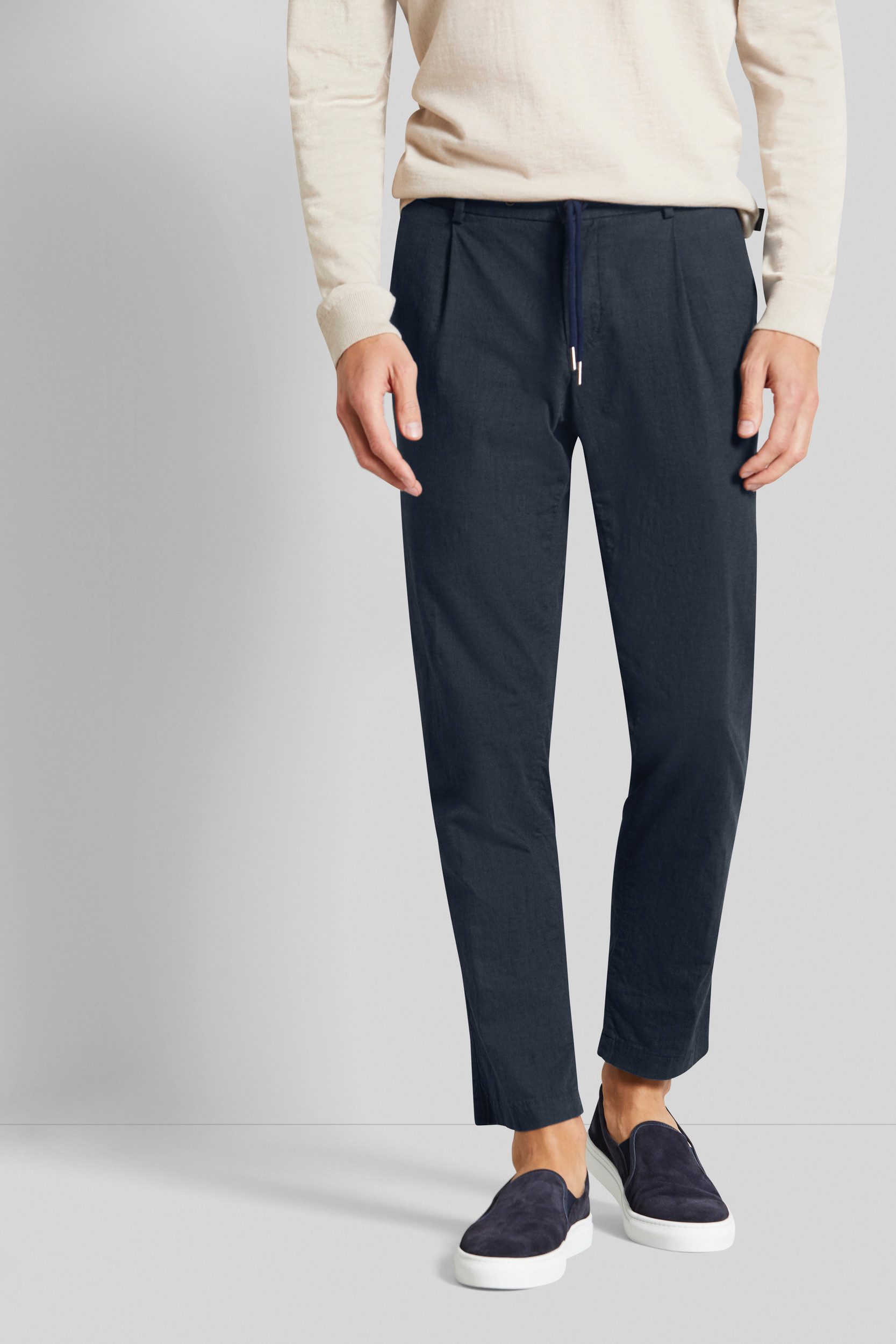 bugatti Bundfaltenhose mit konischer Passform günstig online kaufen