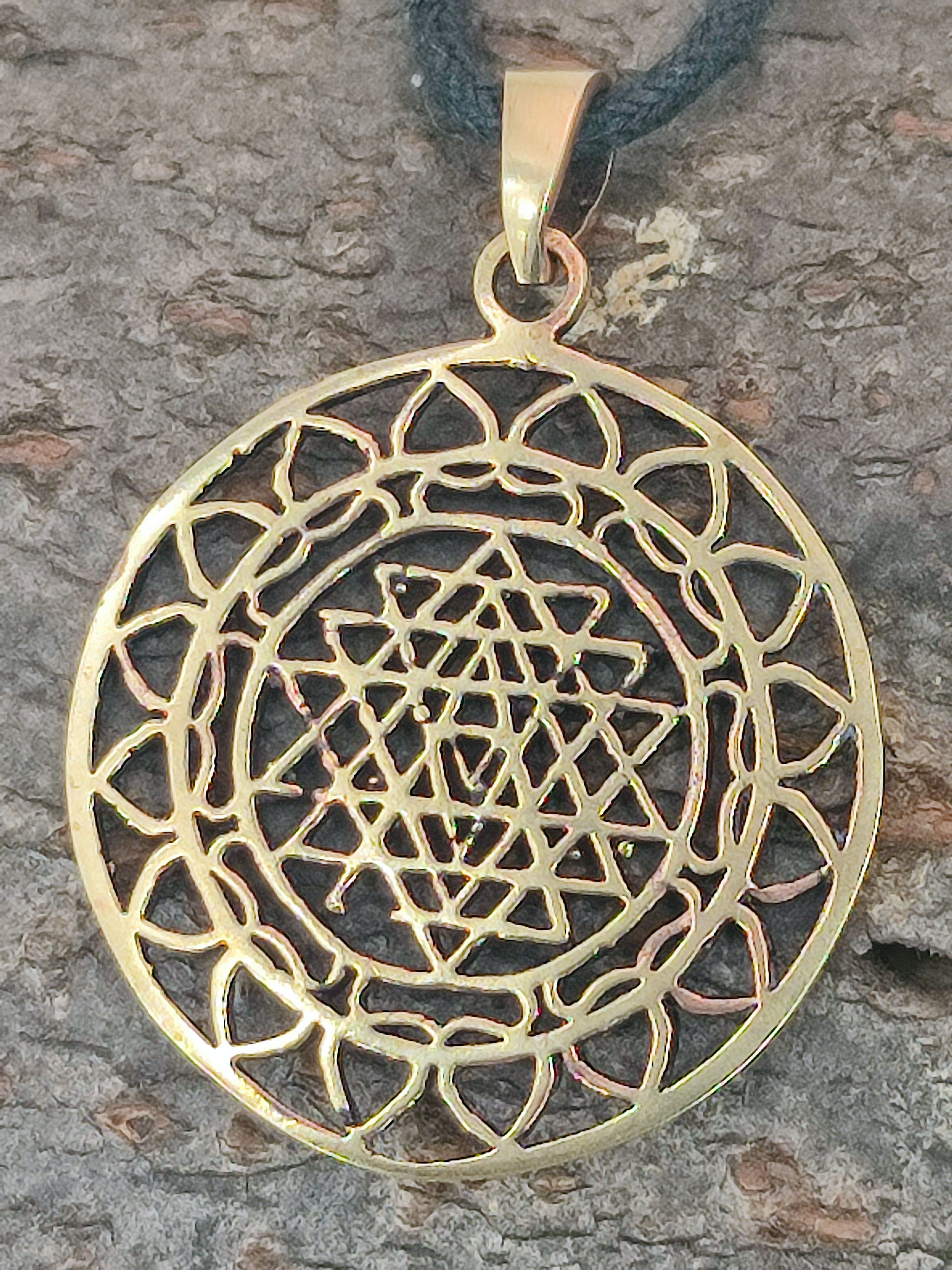 Kiss of Bronze Kraft kosmische 164 Mantra Kettenanhänger Leather Sri Nr. Diagramm Harmonie Yantra
