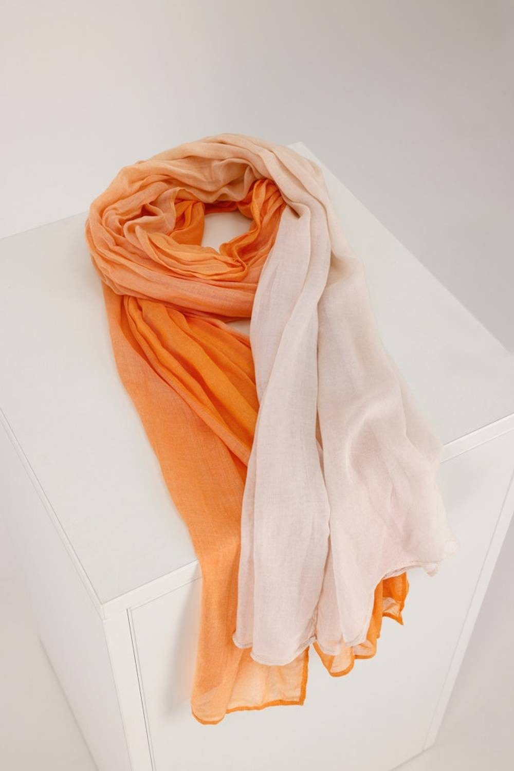 Monari Modeschal 410469, Sanfter Farbverlauf als stilvoller Hingucker