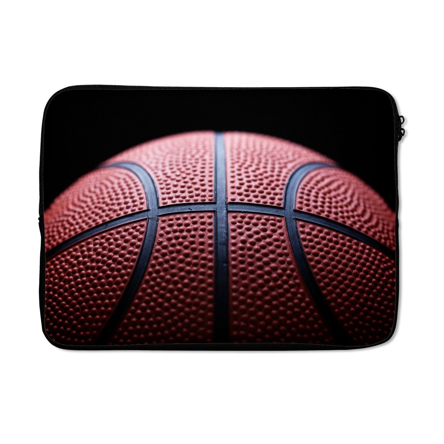 Laptop-Hülle Ein Basketball auf schwarzem Hintergrund