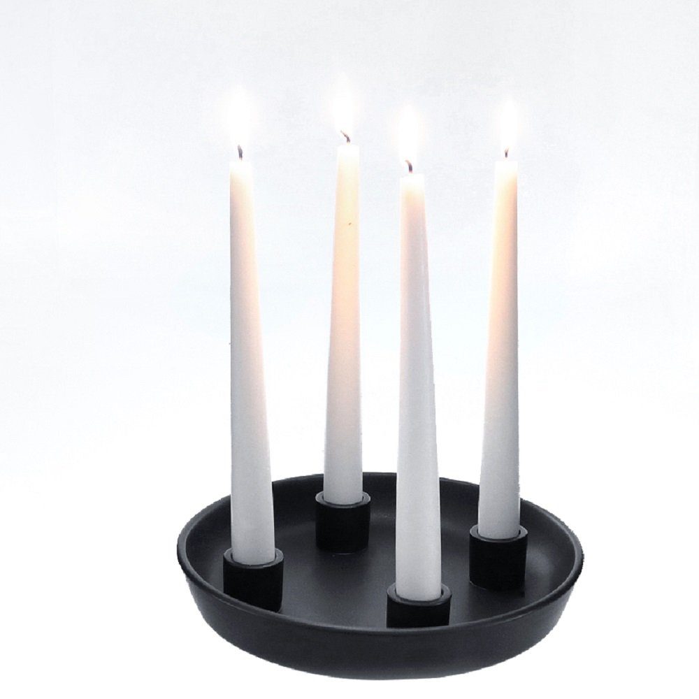 Parts4Living Kerzenhalter Porzellan Schale mit 4 Stabkerzenhaltern  Kerzenhalter Adventskranz Adventsgesteck zum Dekorieren Weihnachtsdeko matt  schwarz 23x4cm, im skandinavischen Stil
