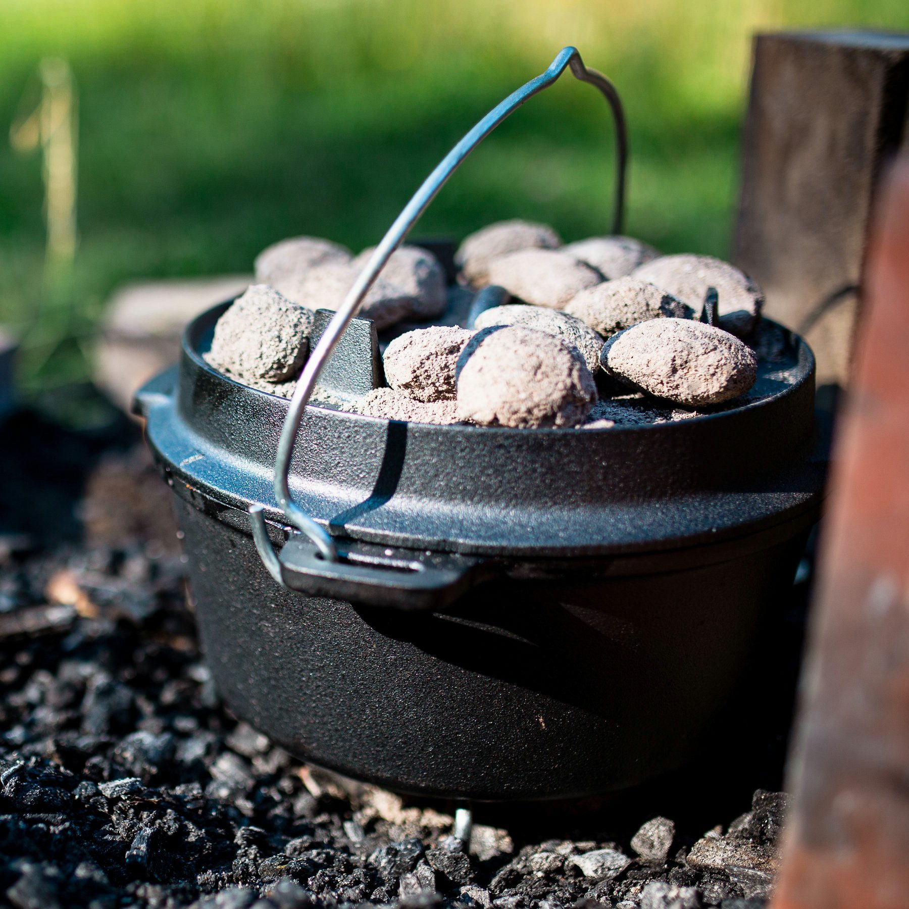 BBQ-Toro Grilltopf Dutch Oven DO12PX, 13,6 L Premium Gusseisen Kochtopf Gusstopf, Gusseisen (4-tlg) – Bild 3 von 5