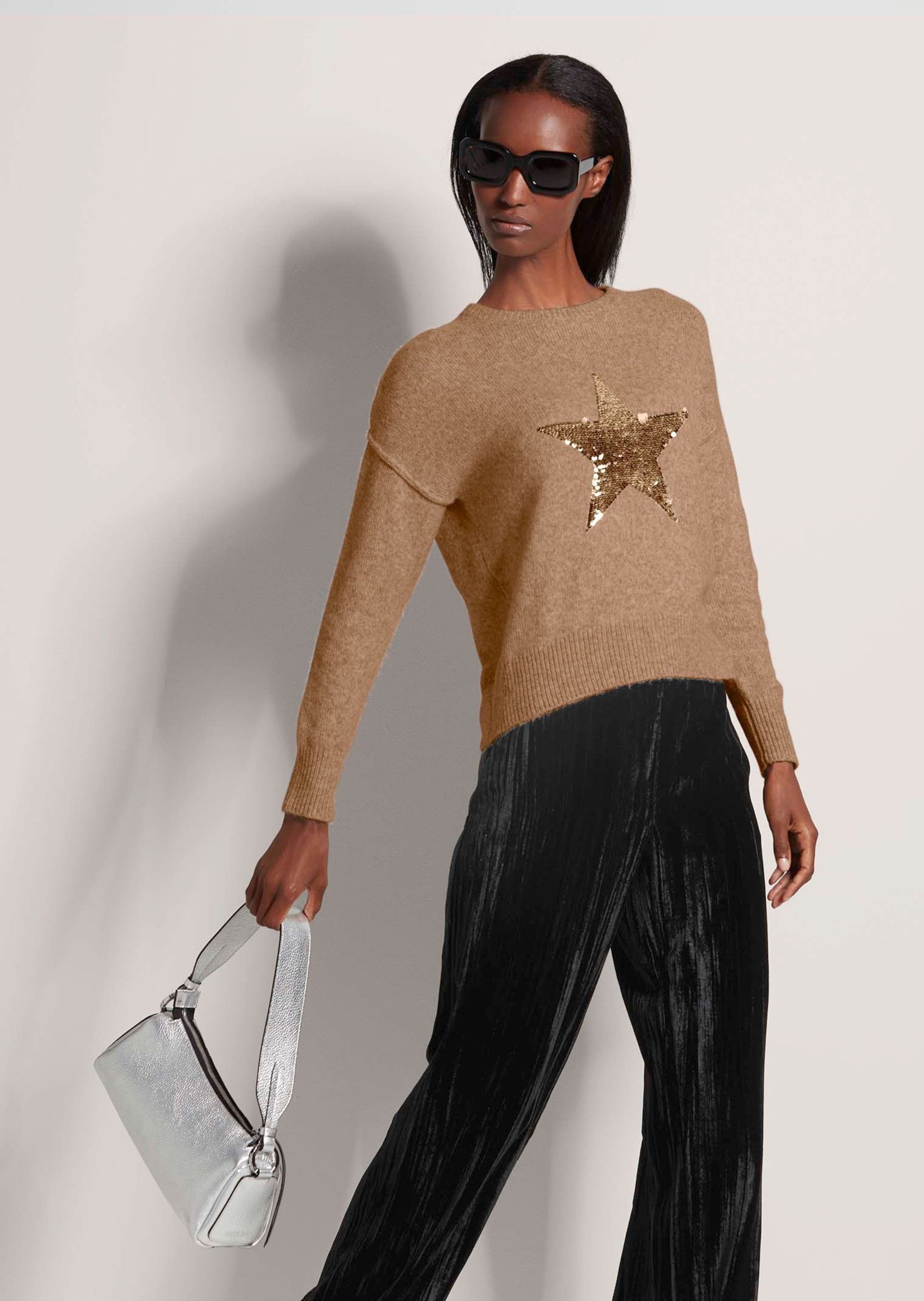 MADELEINE Strickpullover Rundhals-Pullover mit Applikation Uni-Design mit klassischem Rundhalsausschnitt und Langarm