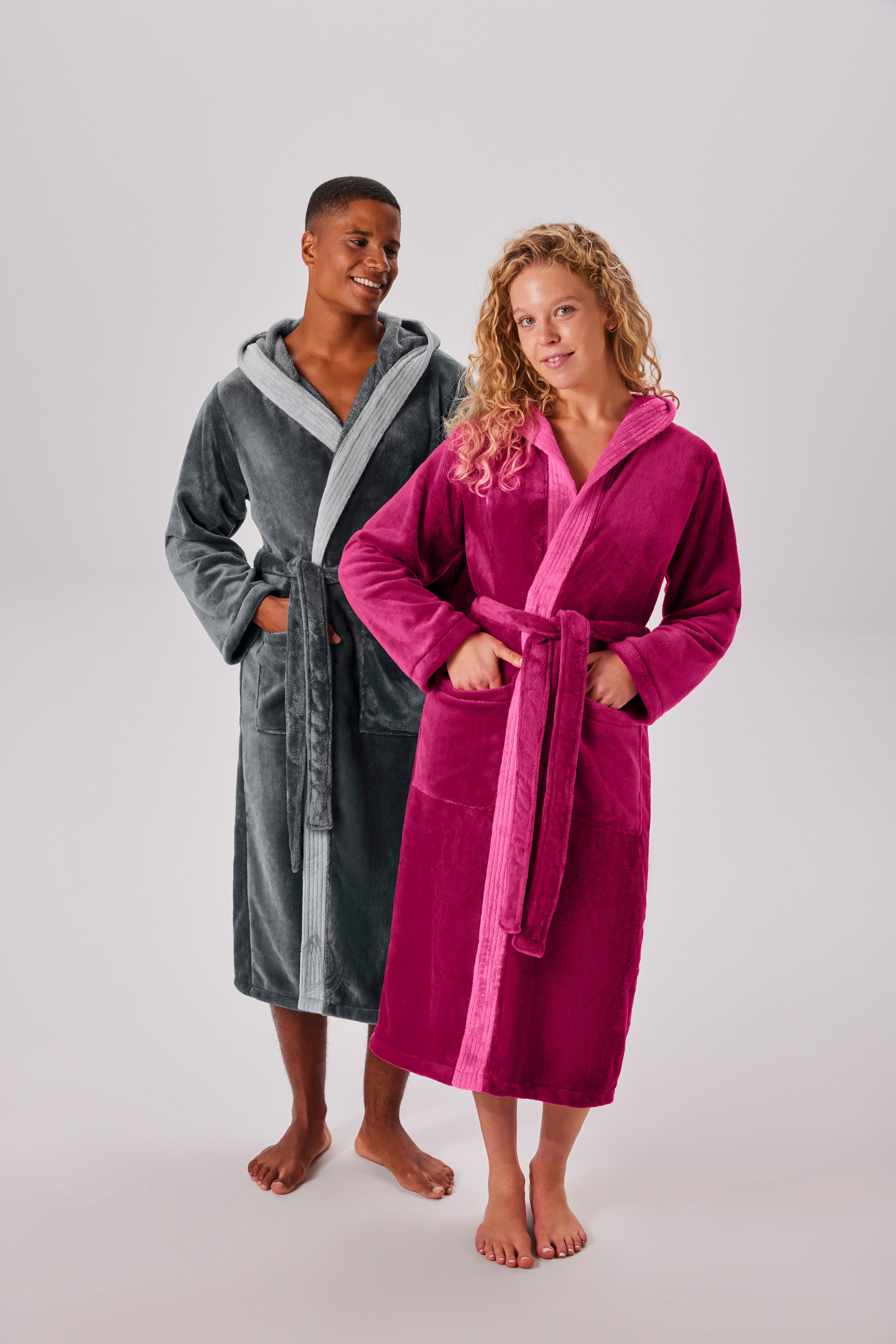 OTTO home Unisex-Bademantel Miia, ideal für Sauna, Spa & im Urlaub, Langform, Microfaser, Kapuze, Gürtel, weich und kuschelig, plüsch, für Damen und Herren, S-XL