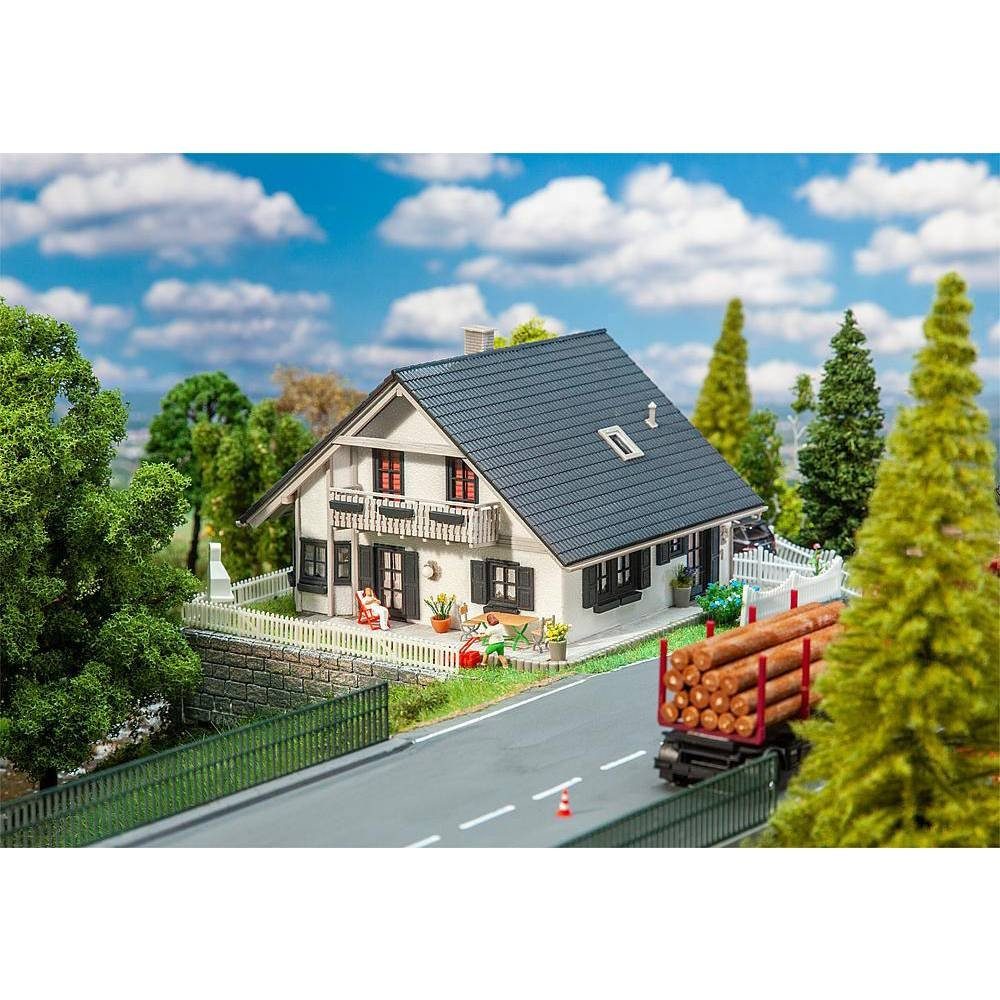 Modelleisenbahn-Gebäude H0 Saniertes Einfamilienhaus