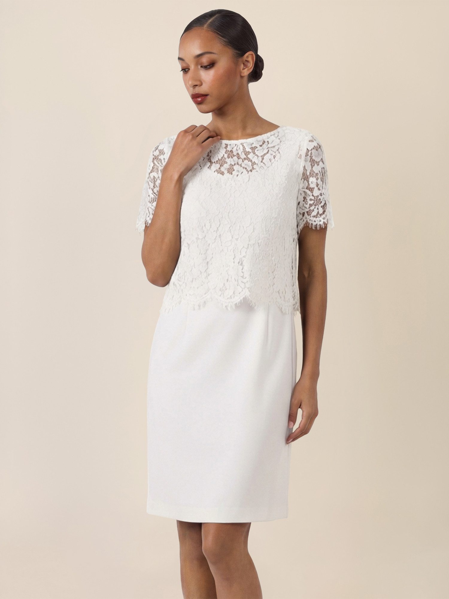 Apart Etuikleid mit eleganter Doppellage