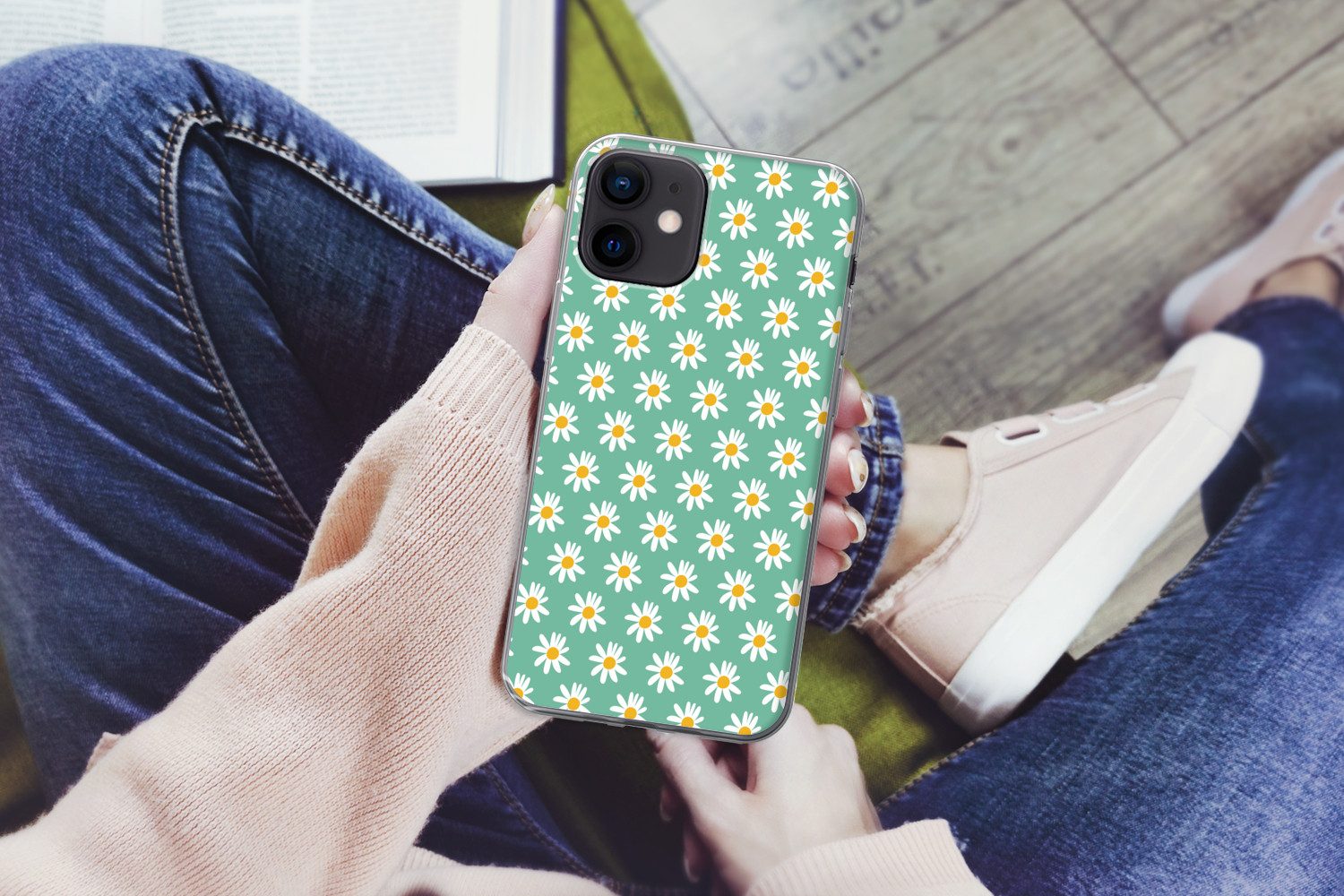 MuchoWow Handyhülle für Apple iPhone 12 mini Gänseblümchen - Muster - Grün - Blumen, Smartphone-Bumper, Print, Handy Schutzhülle Dünn