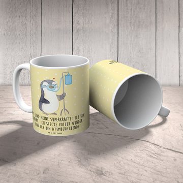 Mr. & Mrs. Panda Tasse Pinguin Sauerstoff - Gelb Pastell - Geschenk, Tasse Motive, Kaffeeta, Keramik, Herzberührende Designs