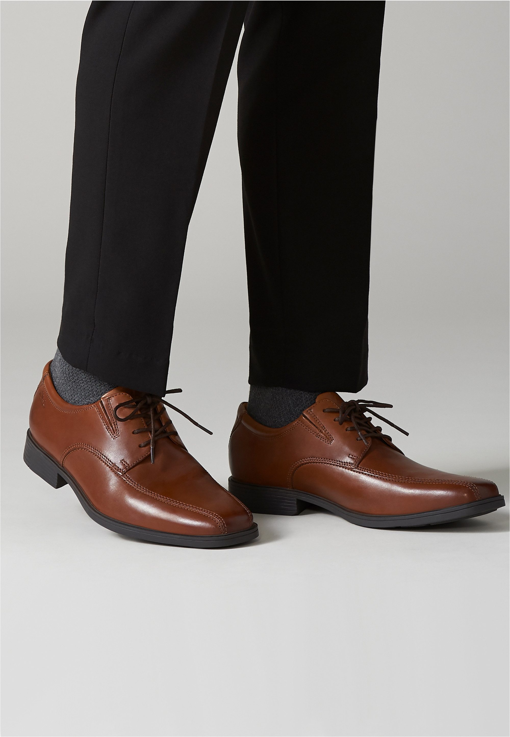 Clarks Tilden Schnürschuh mit innovativem Fußbett