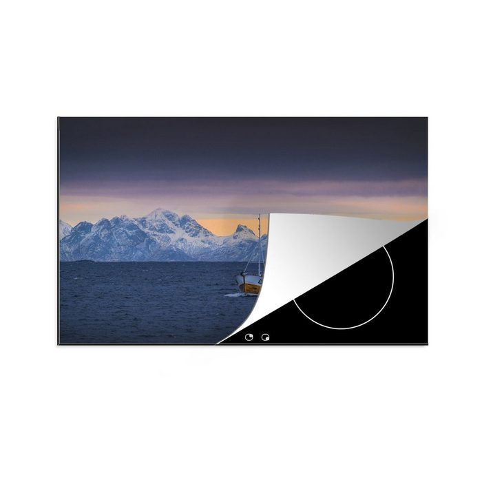 MuchoWow Herdblende-/Abdeckplatte Fischerboot entlang der winterlichen Berge der Lofoten bei Vinyl (1 tlg) Ceranfeldabdeckung für die küche Induktionsmatte