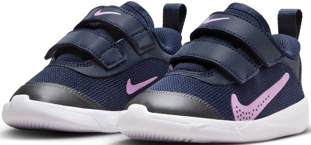 Nike Omni Multi-Court (TD) Hallenschuh mit Klettverschlüssen