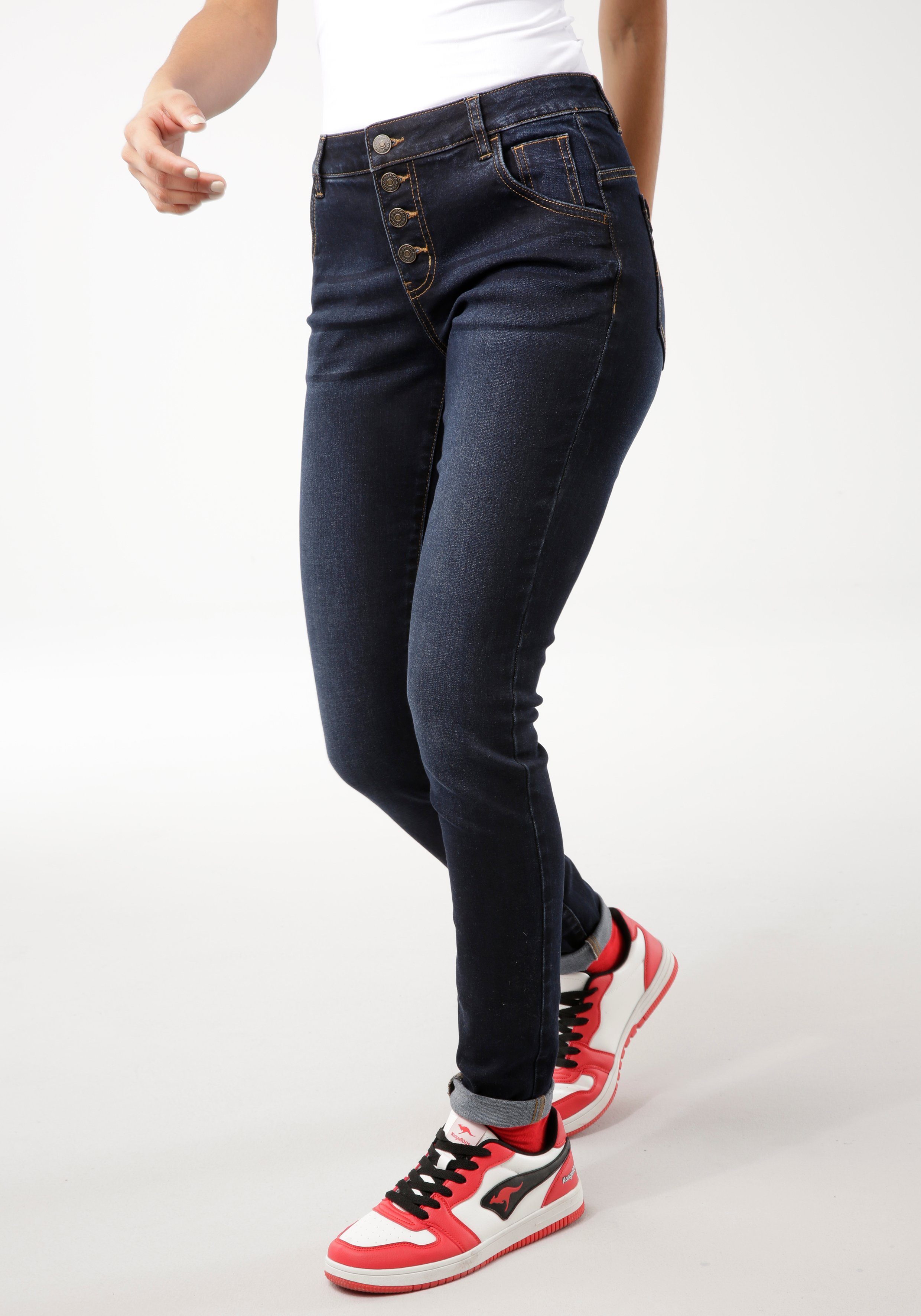 KangaROOS Relax-fit-Jeans »CASUAL VINTAGE« mit sichtbarer Knopfleiste -  NEUE KOLLEKTION online kaufen | OTTO
