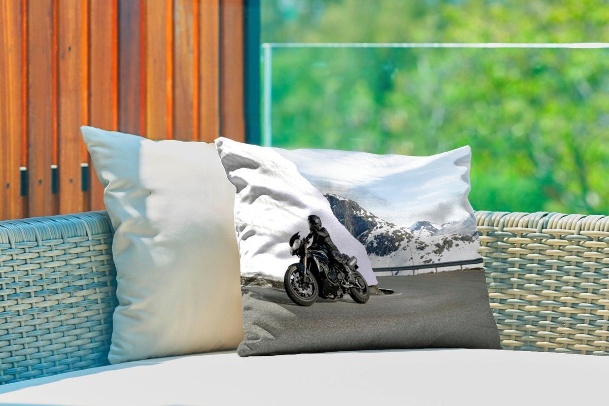 Ein Kissenhülle den Polyester, Bergen, Dekokissenbezug, in Dekokissen Outdoor-Dekorationskissen, verschneiten Motorrad MuchoWow