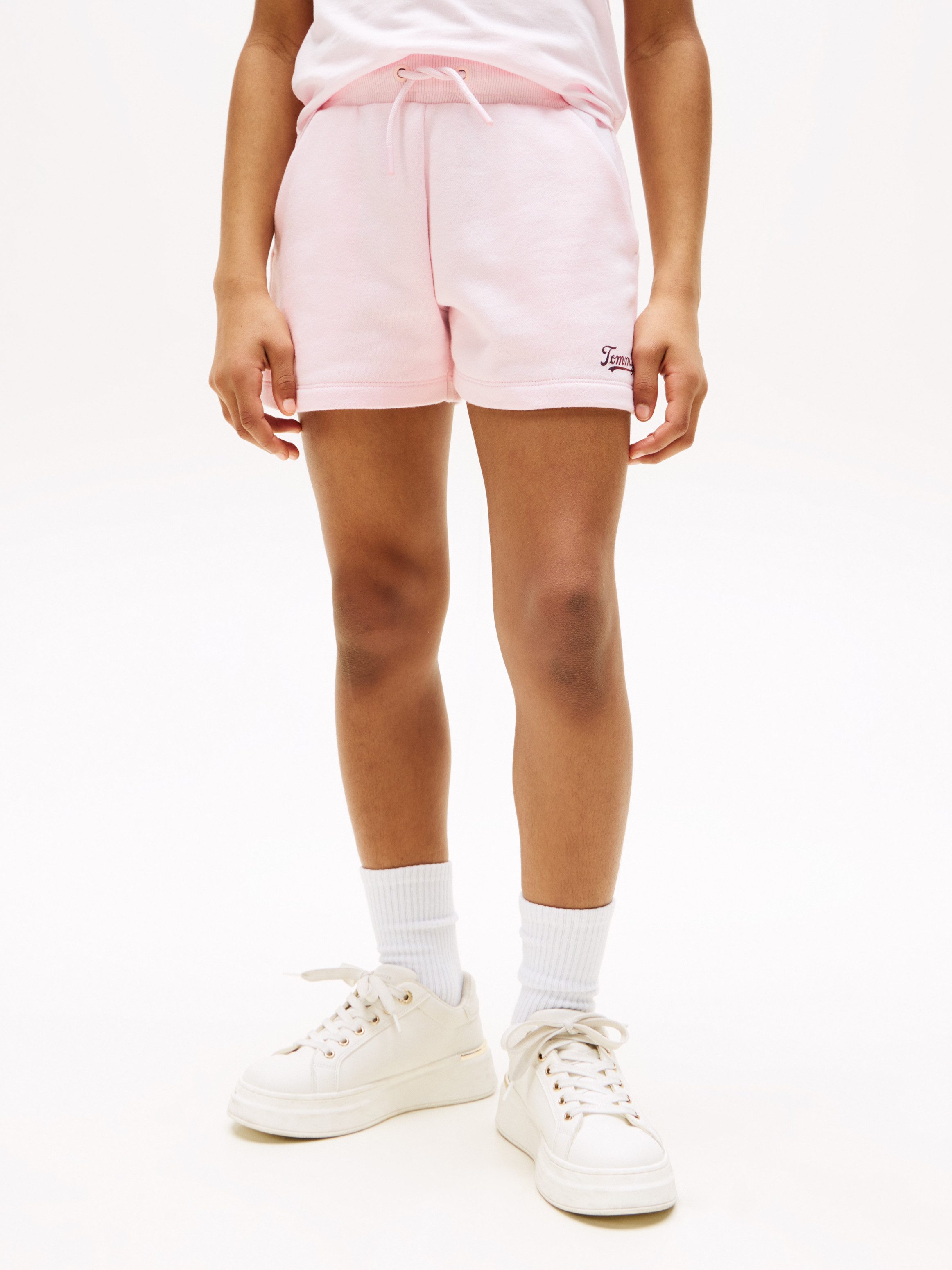 Tommy Hilfiger Sweatshorts TOMMY SCRIPT SWEATSHORT für Kinder bis 16 Jahre, glänzender Logo-Schriftzug