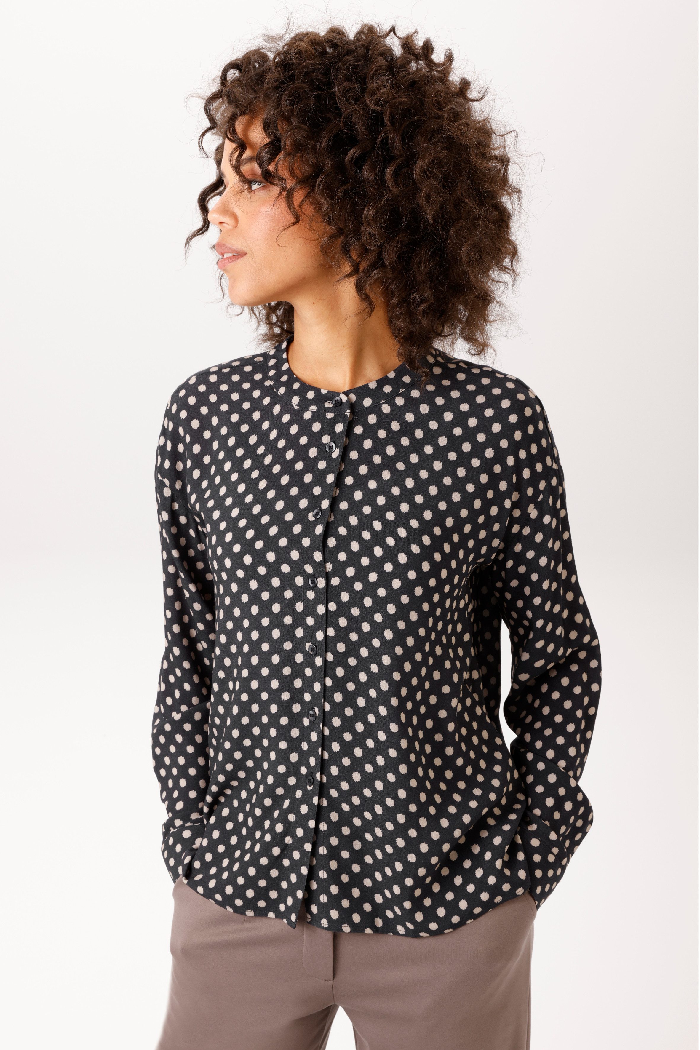 Aniston CASUAL Hemdbluse mit fantasievollen Tupfen bedruckt - NEUE KOLLEKTION