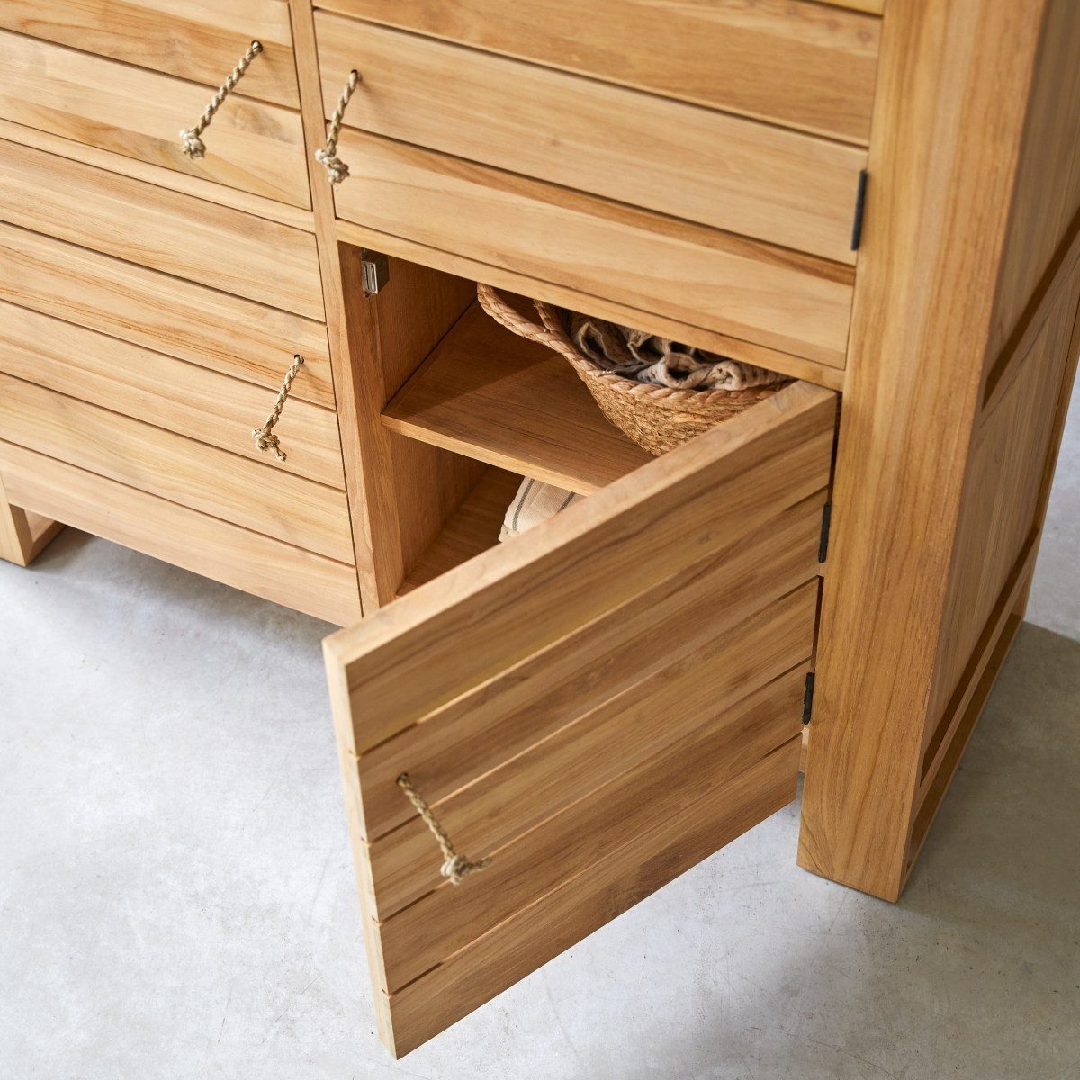 Tikamoon Garderobenschrank Schrank Schlafzimmer aus massivem Teak 160 cm vier Türen