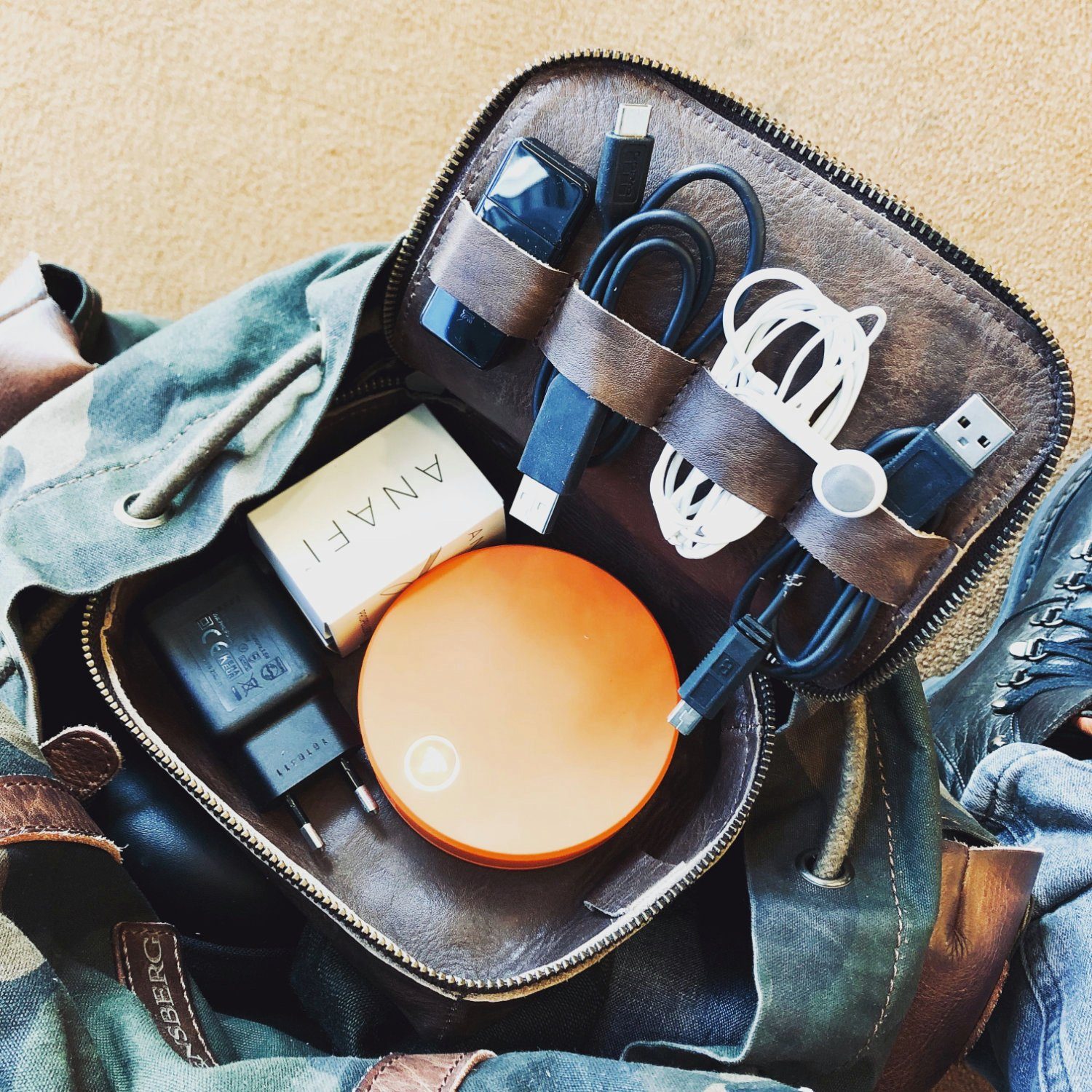 DRAKENSBERG Etui Kabeltasche »Tony« (S) Vintage-Braun, kleiner Reise Kabel-Organizer aus Leder, Aufbewahrung von Ladegeräten