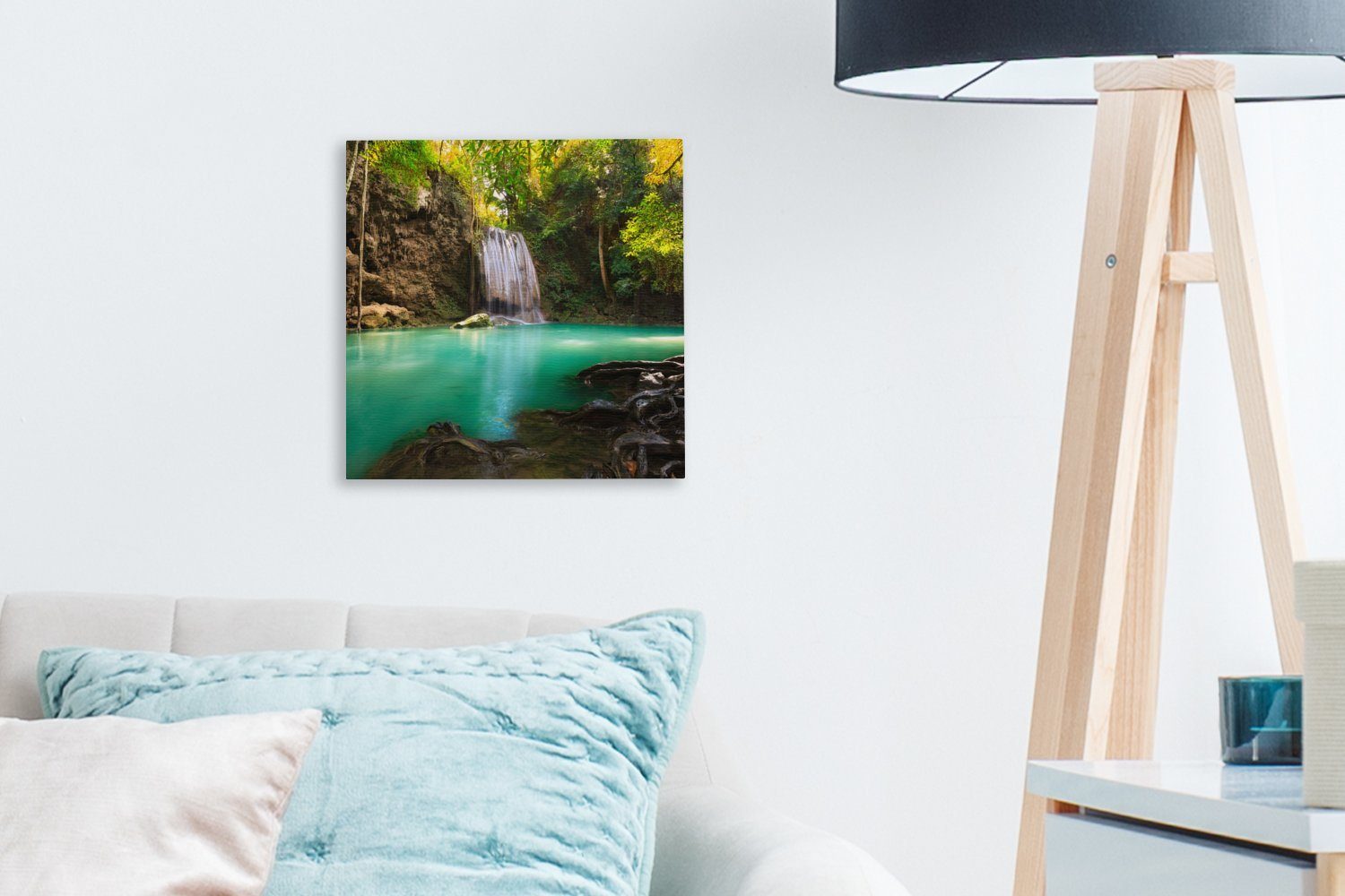 (1 für einem Schlafzimmer Leinwandbild Wohnzimmer im OneMillionCanvasses® Bilder Sonnenlicht an Erawan-Nationalpark, Leinwand Thailand, Wasserfall St),