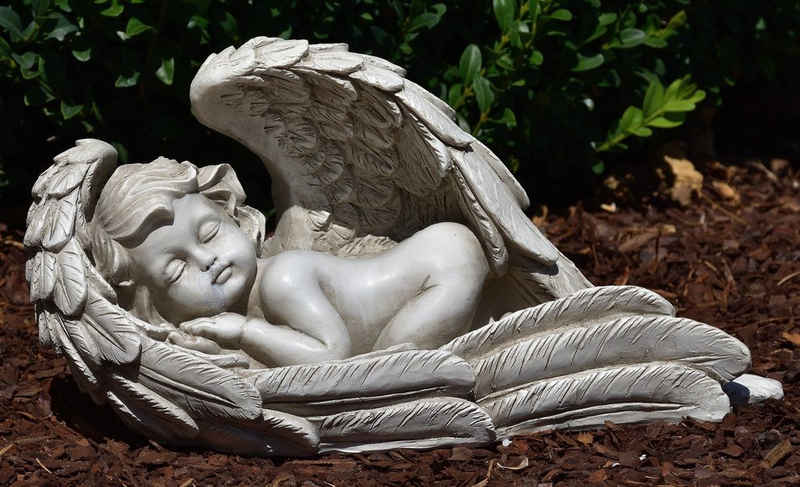 MystiCalls Engelfigur Engel liegt im Flügel - Dekofigur Engelfigur Gartenfigur Allerheiligen Grabengel Garten Dekoration
