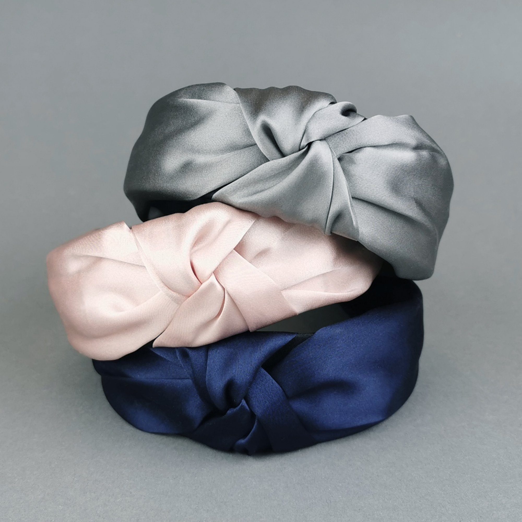 AILORIA Haargummi DELICAT & DOUX Set Hairband und Scrunchie S, Luxuriöses Set aus einem Haarreif und einem Haargummi