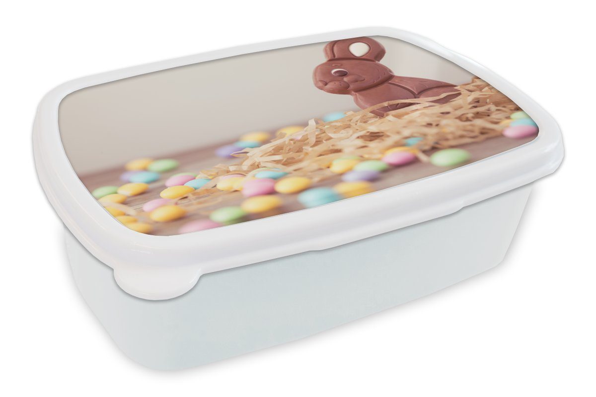 MuchoWow Lunchbox Ein Schokoladenhase mit kleinen Eiern zu Ostern, Kunststoff, (2-tlg), Brotbox für Kinder und Erwachsene, Brotdose, für Jungs und Mädchen weiß