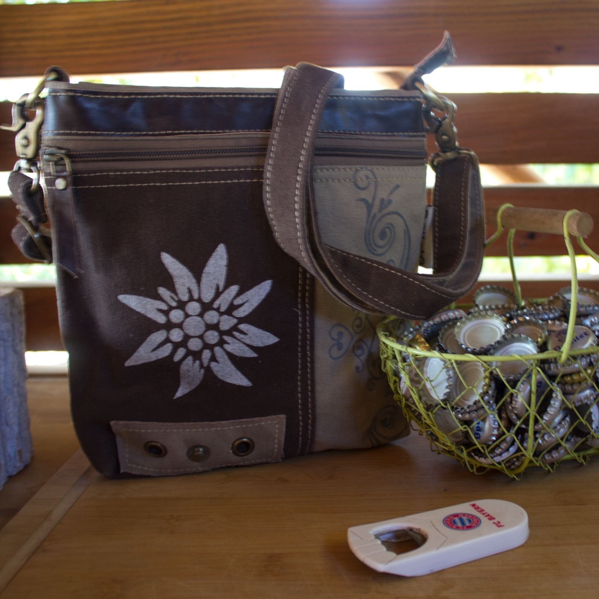 Domelo Trachtentasche Trachtentasche Dirndl Umhängetasche. Schultertasche mit Edelweiss, echtes Leder, Edelweiss Aufdruck