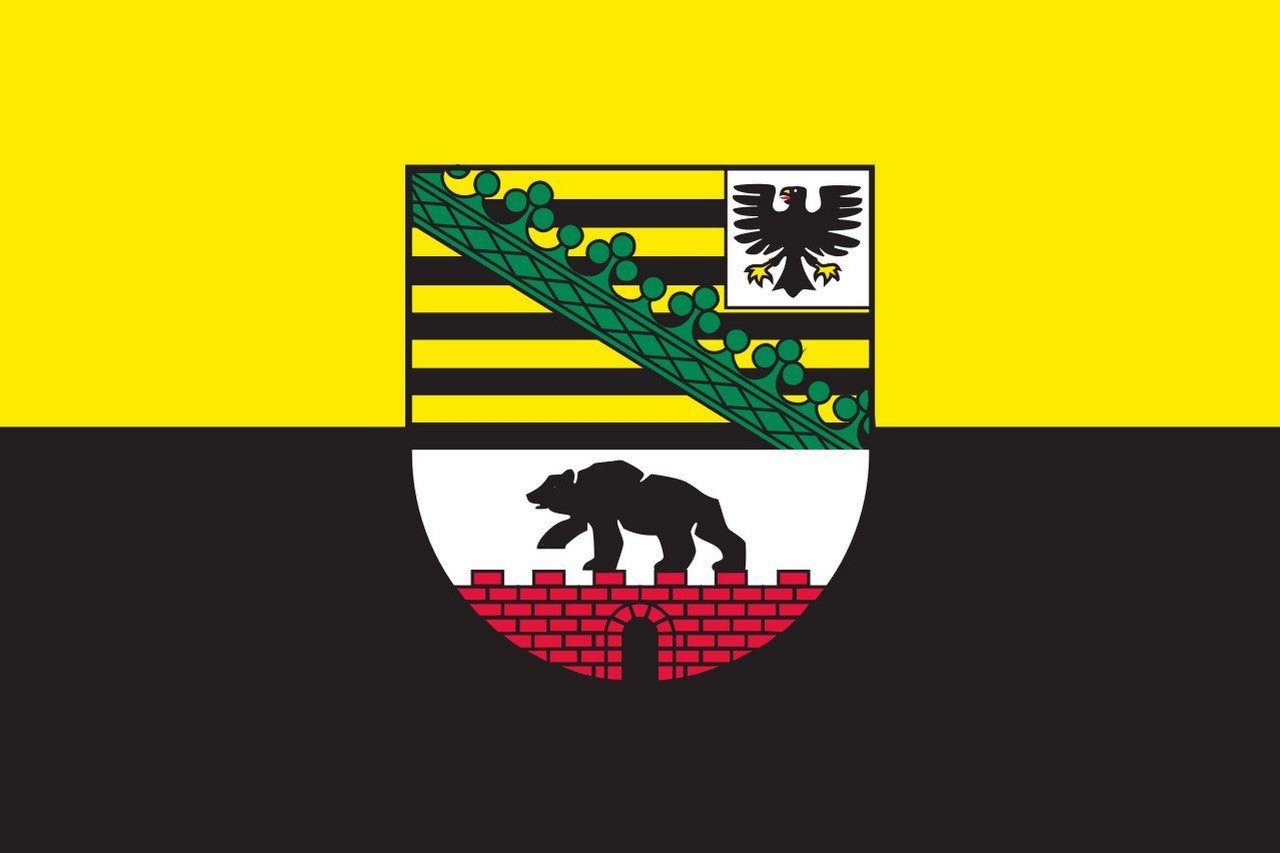 flaggenmeer Flagge Flagge Sachsen-Anhalt mit Wappen 110 g/m² Querformat