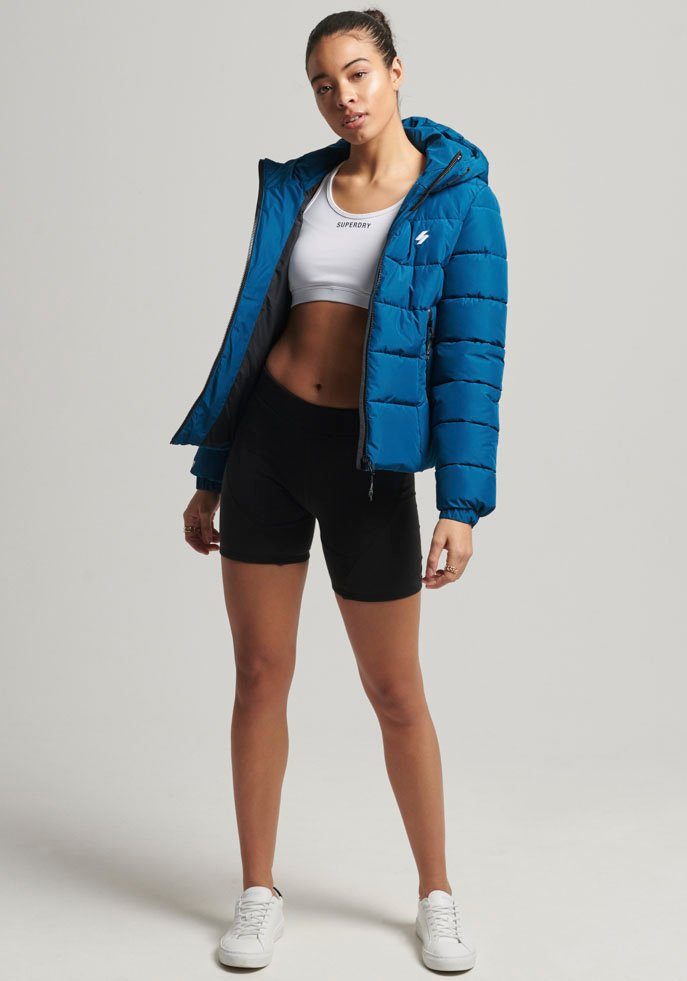 Superdry Steppjacke Material sailor PUFFER SPIRIT wasserabweisendem SPORTS aus blue HOODED