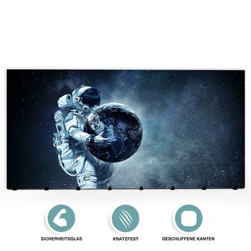 Primedeco Garderobenpaneel Magnetwand und Memoboard aus Glas Astronaut mit Erdplaneten