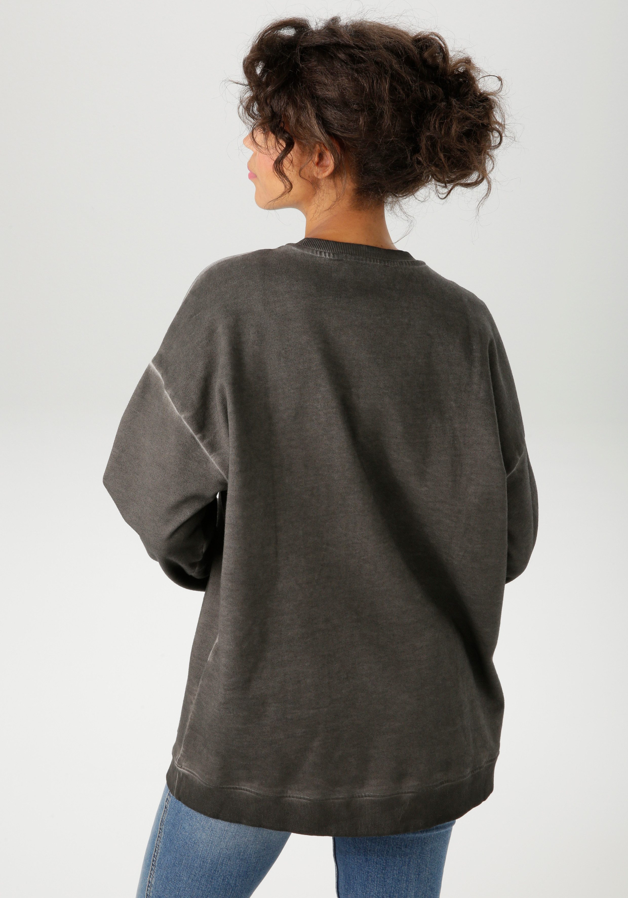 Aniston CASUAL Sweatshirt mit knackigen Kirschen und Schriftzügen bedruckt günstig online kaufen