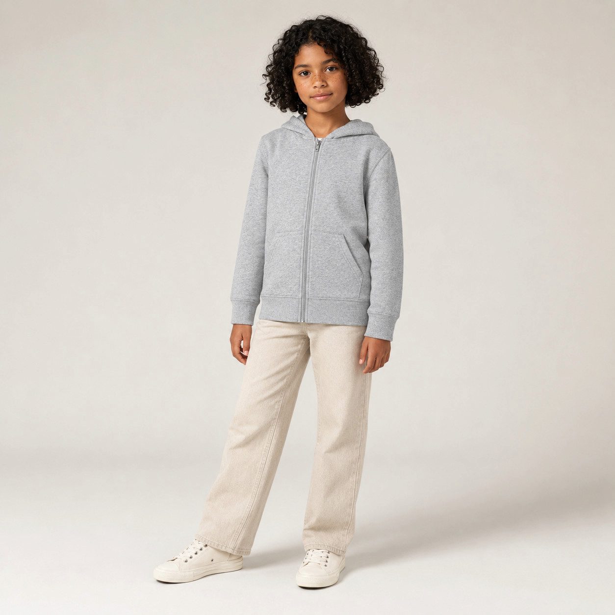 Sitztgut Kapuzensweatjacke Kinder Zip-Hoodie aus Bio-Baumwolle (1-tlg) Doppellagige Kapuze, Metallreißverschluss und Kängurutaschen